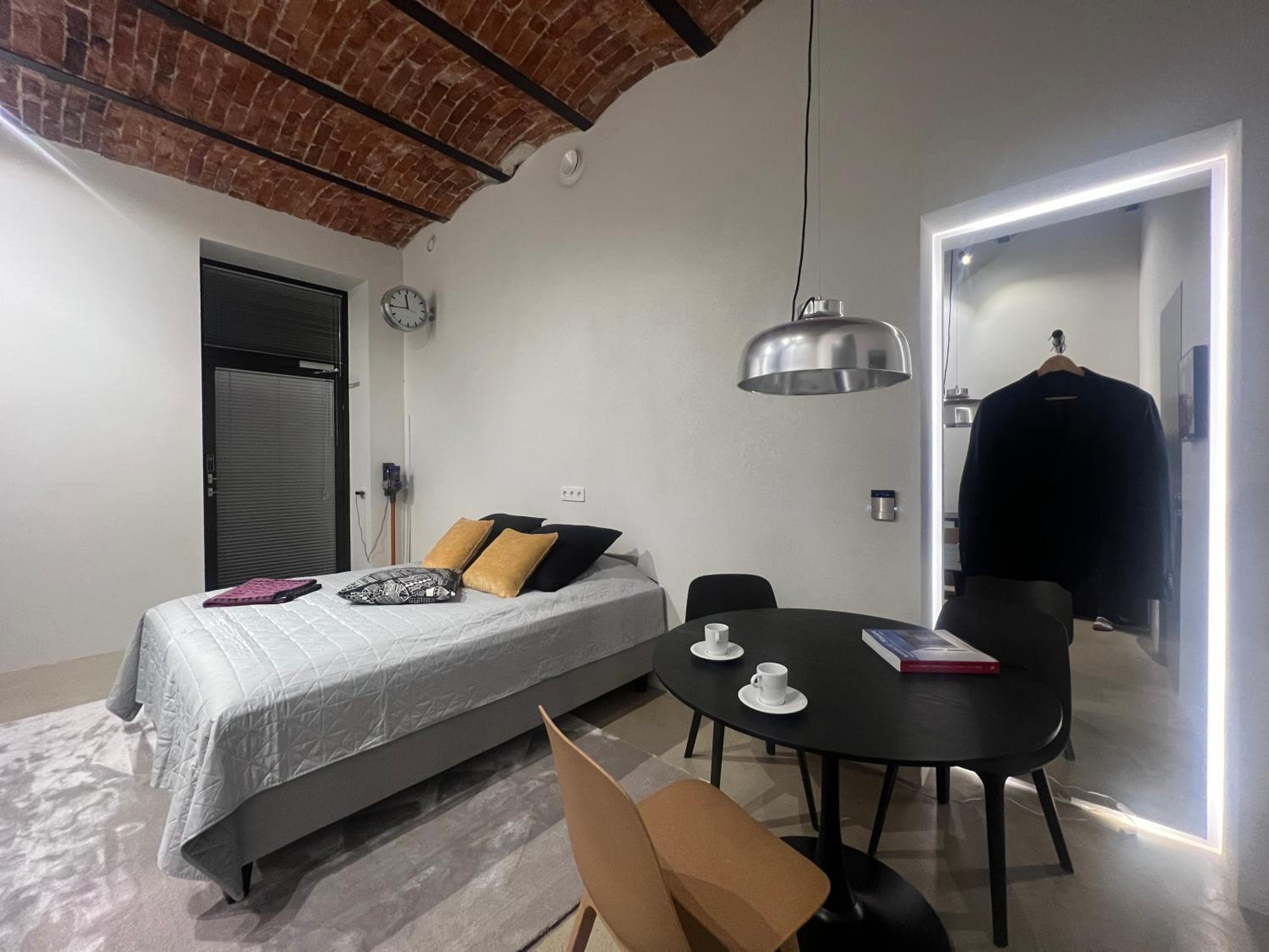 One-Bedroom Apartment - Photo 8
