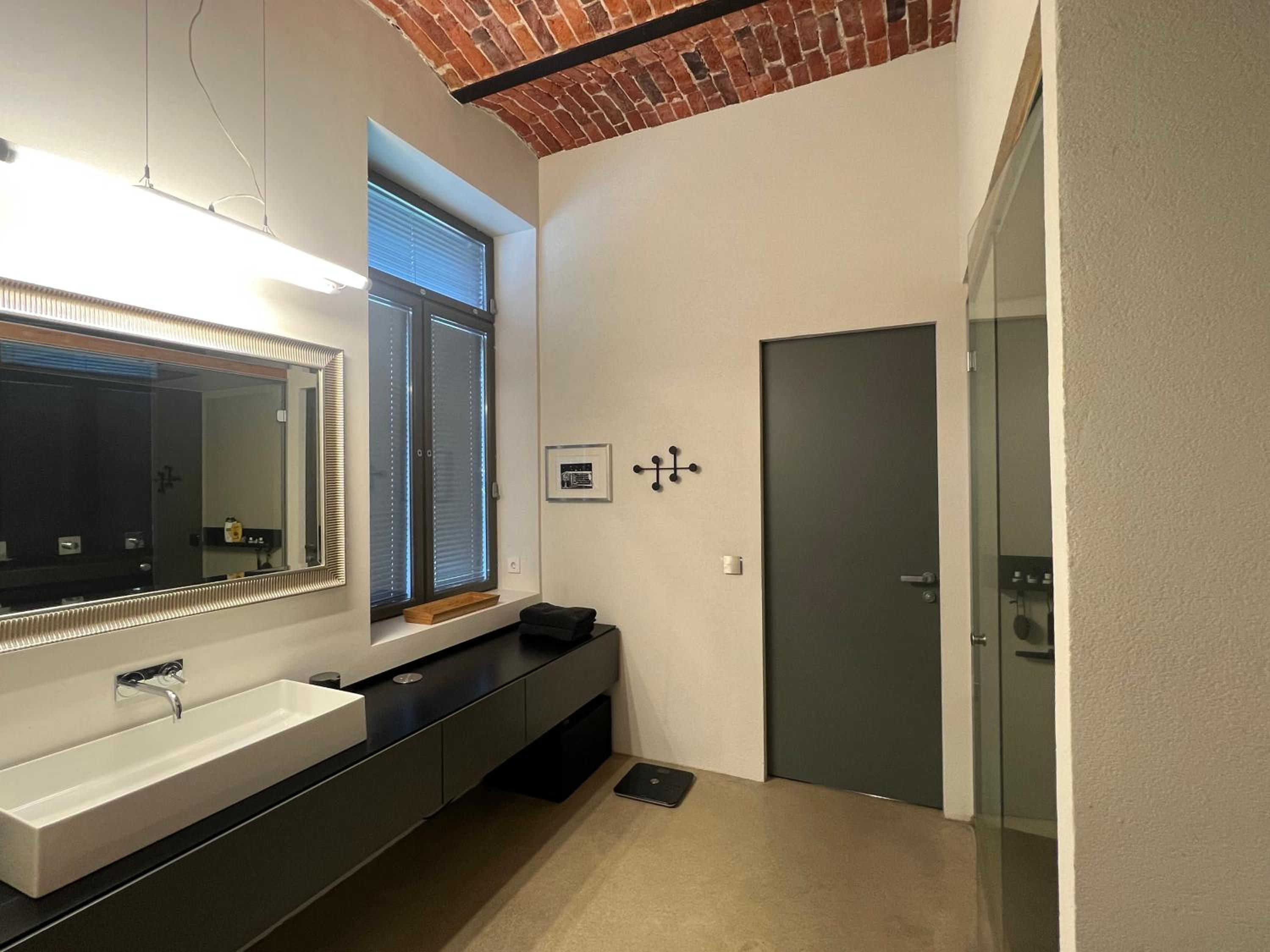 One-Bedroom Apartment - Photo 13