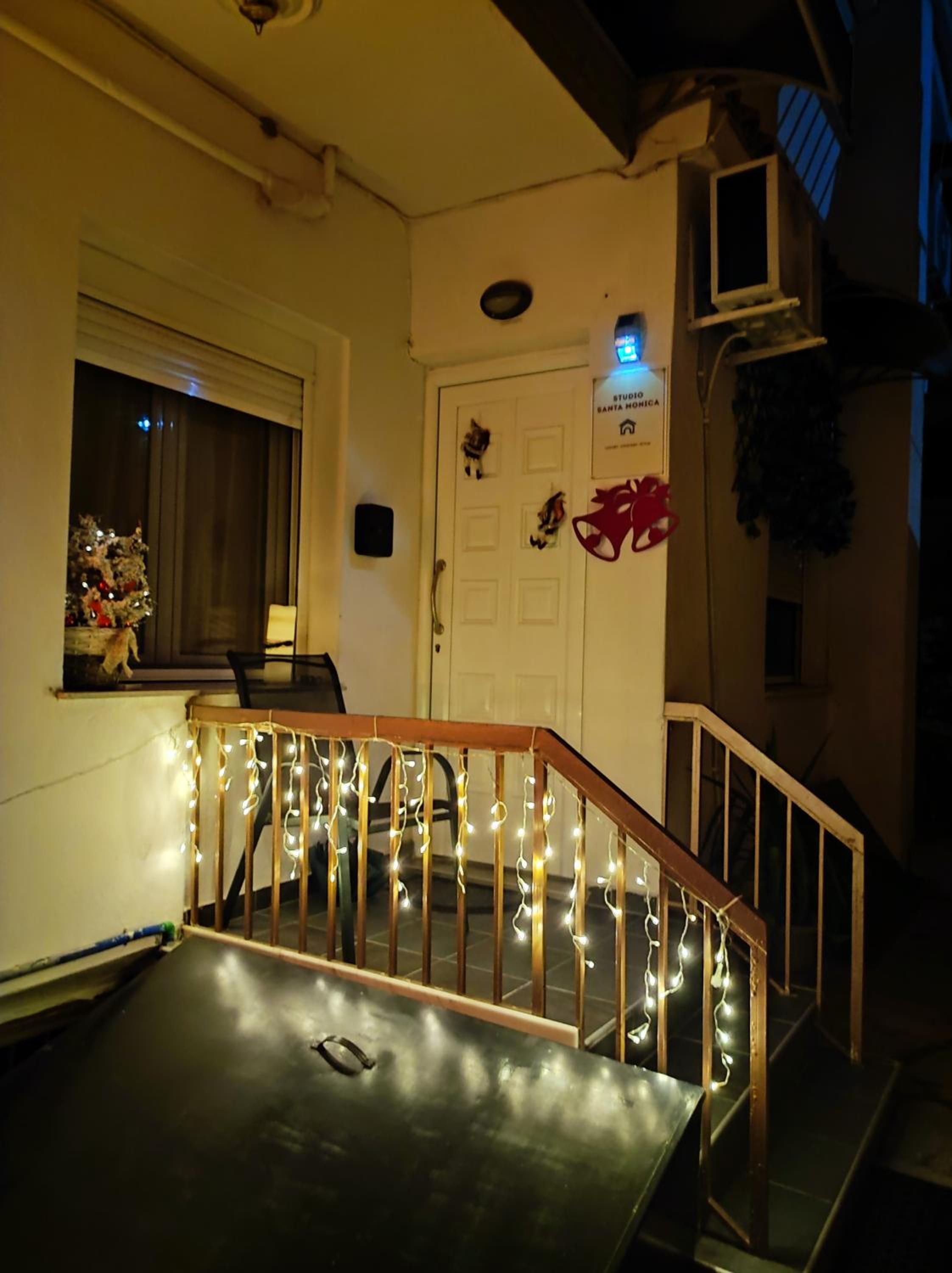 Family Room with Private Bathroom - Photo 22
