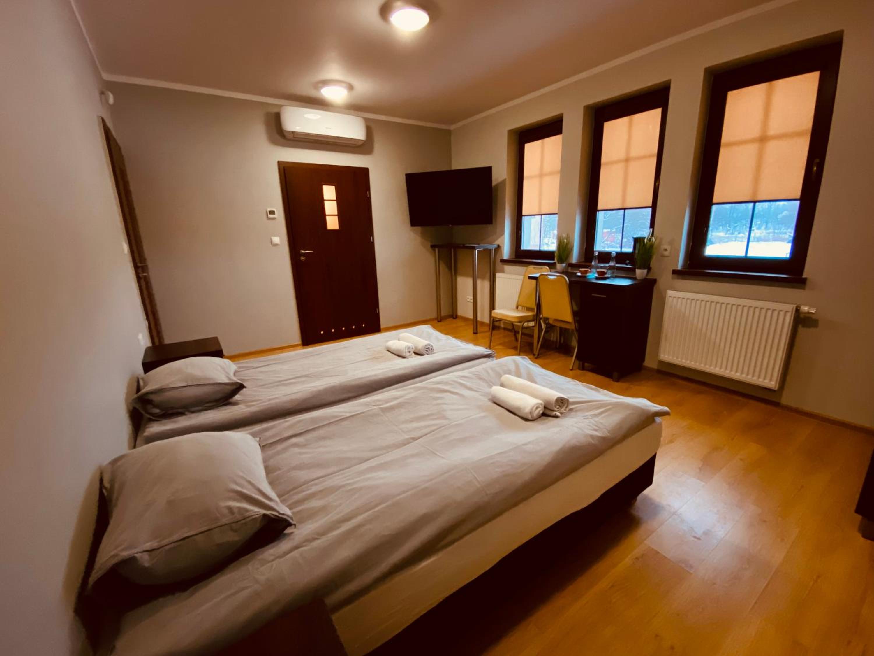 Double Room with Private Bathroom - Photo 1