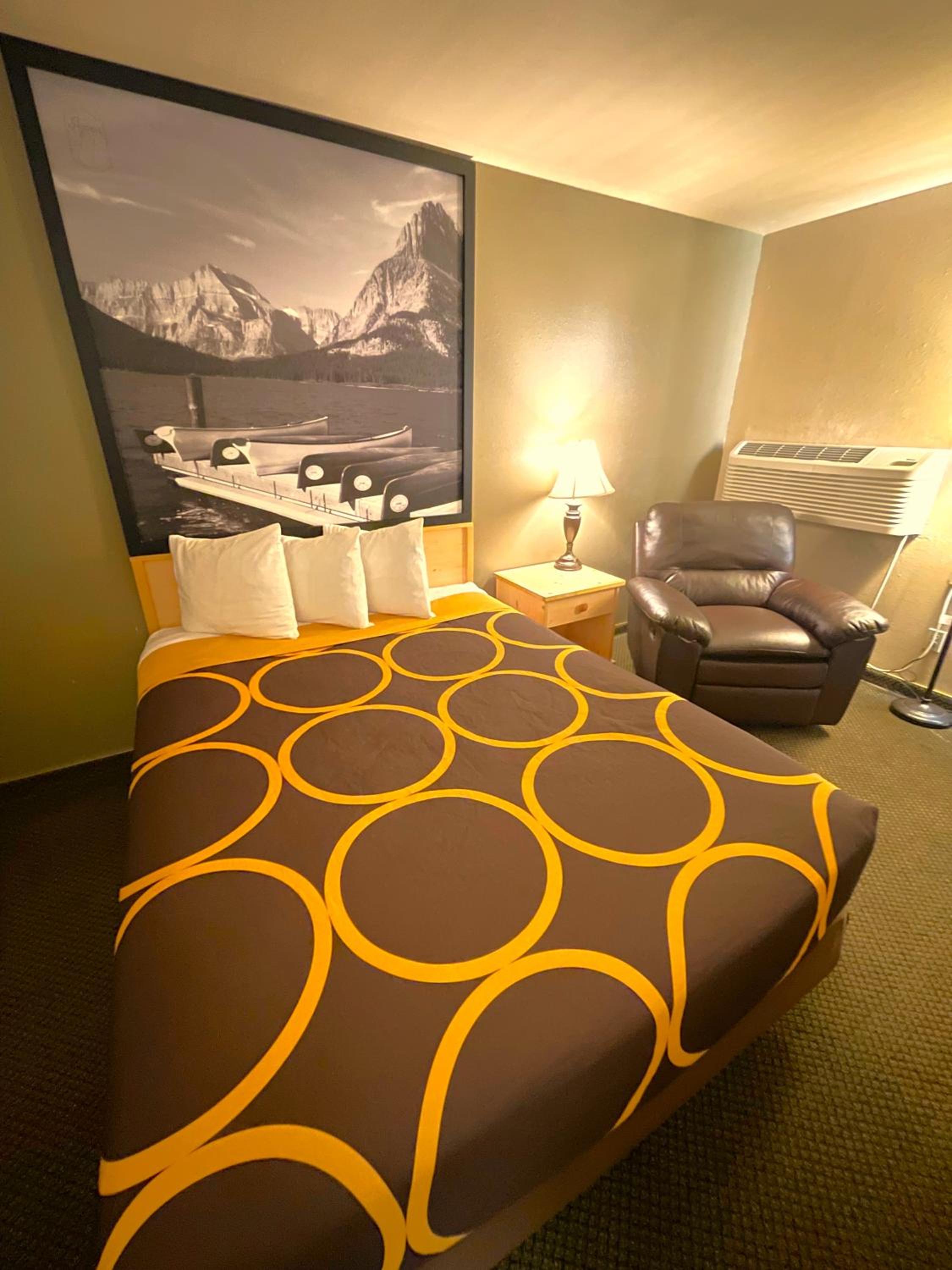 Queen Room - Non-Smoking - Photo 10