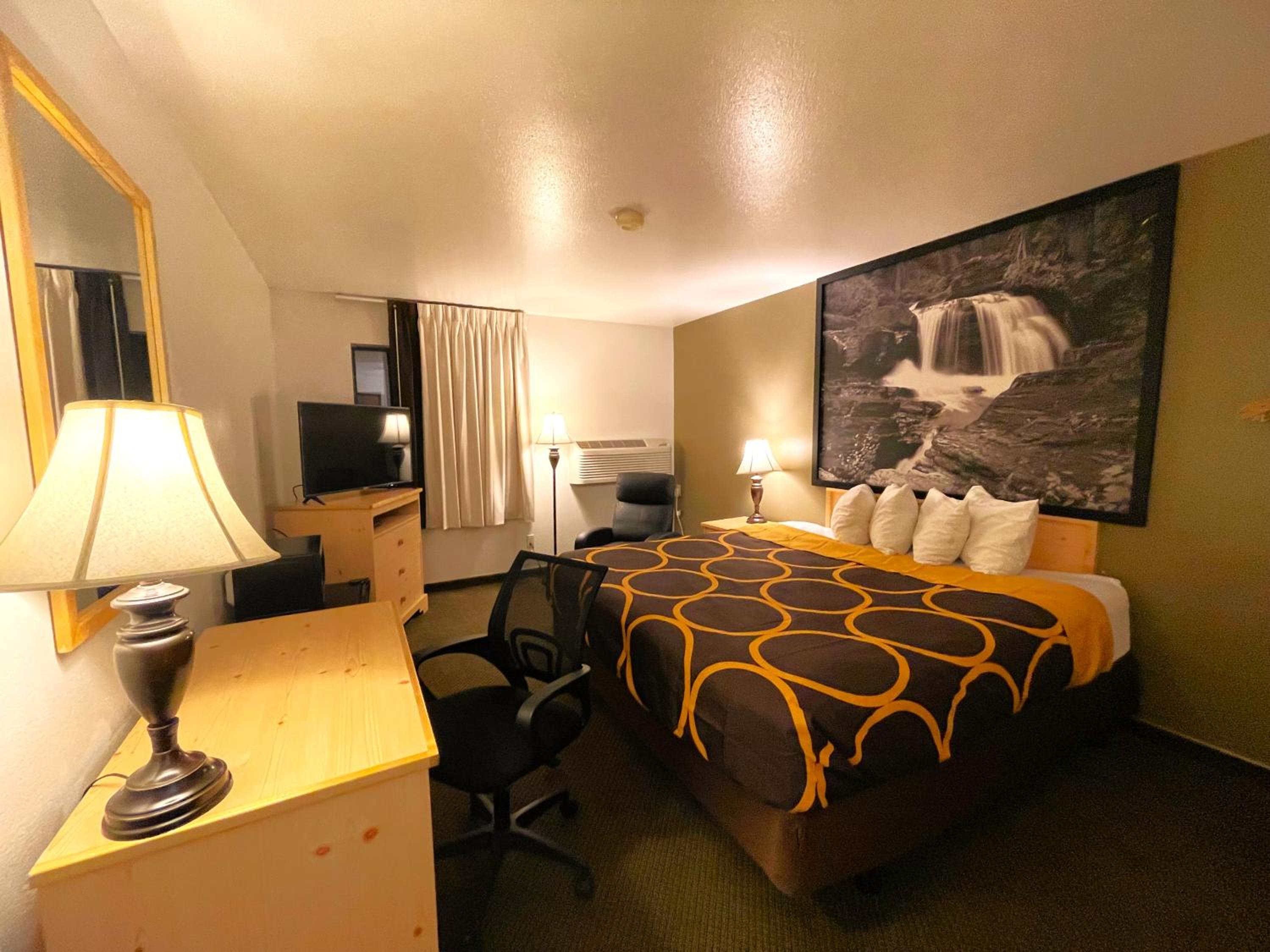 King Room - Non-Smoking - Photo 1