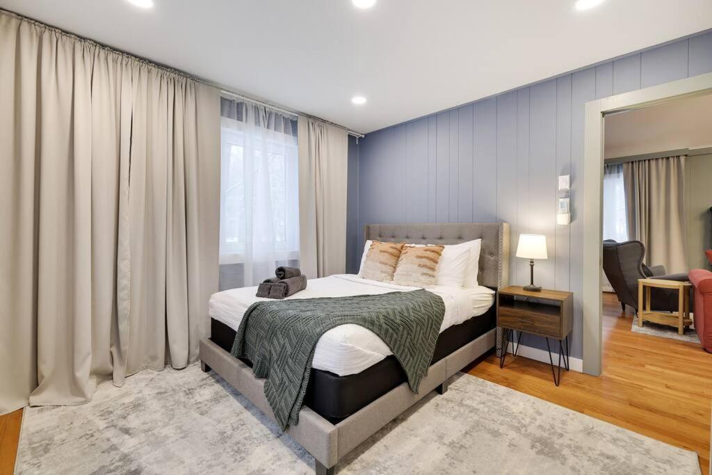Three-Bedroom House photo 2