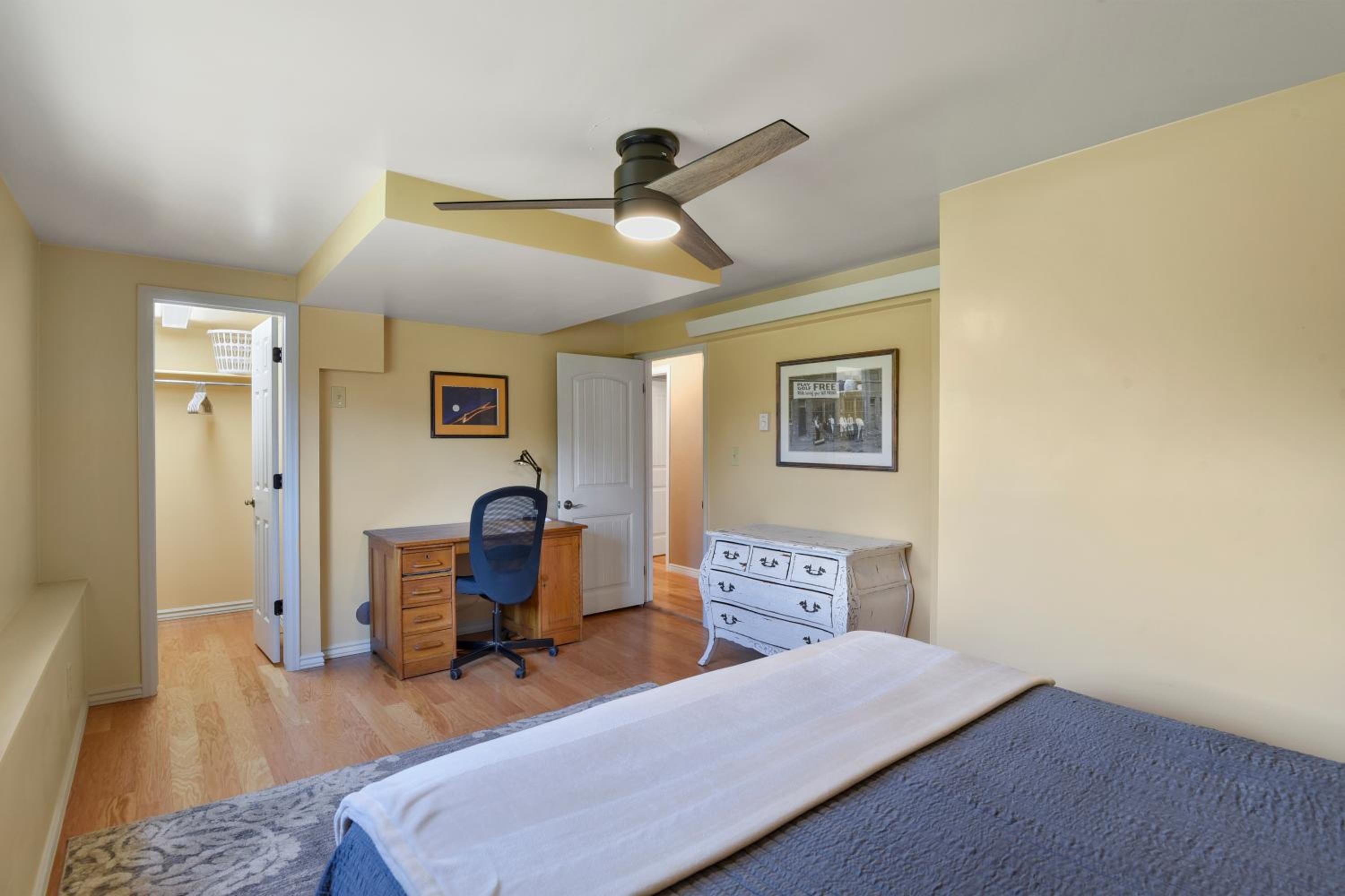 Five-Bedroom House photo 1