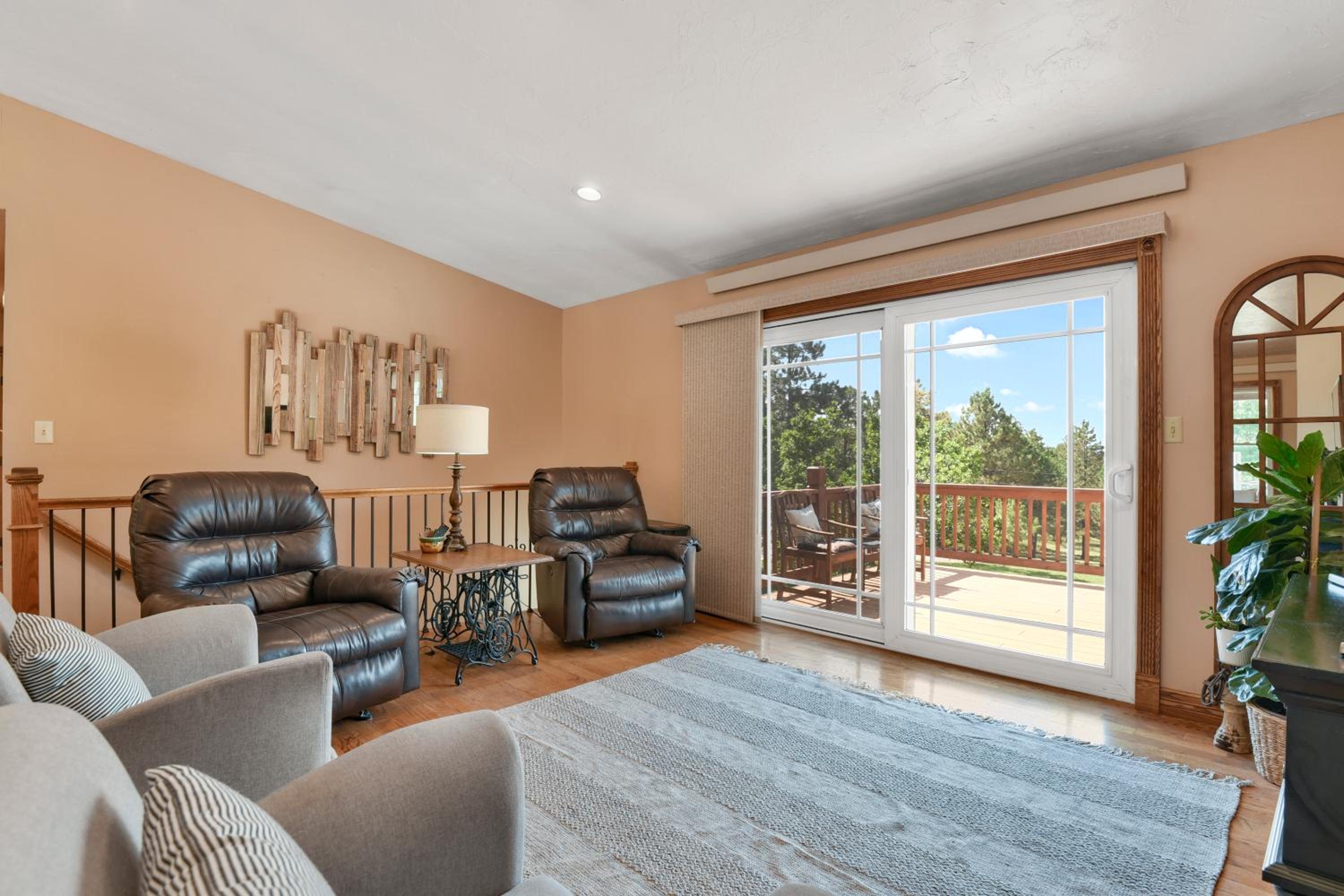 Five-Bedroom House photo 2