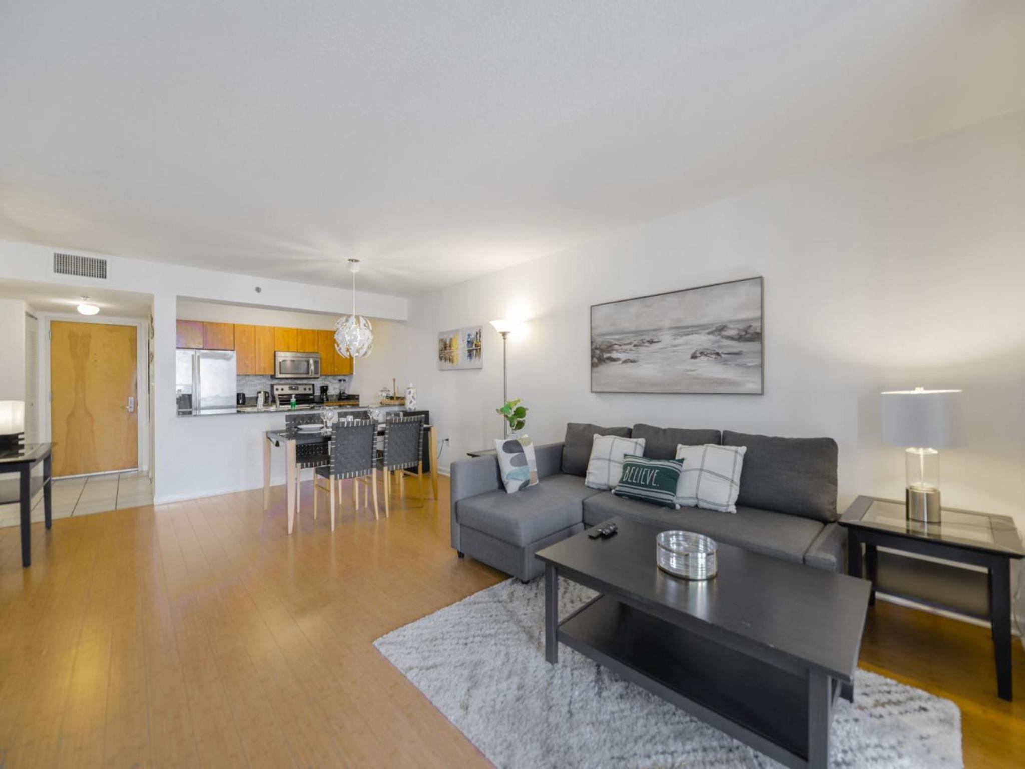 Apartment photo 2