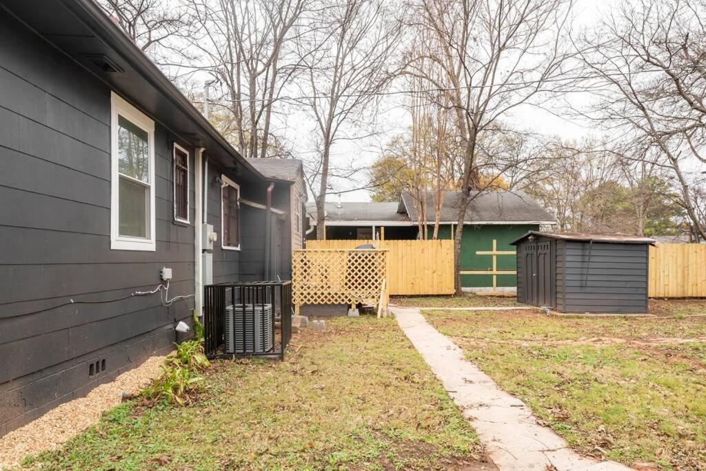 Three-Bedroom House photo 2