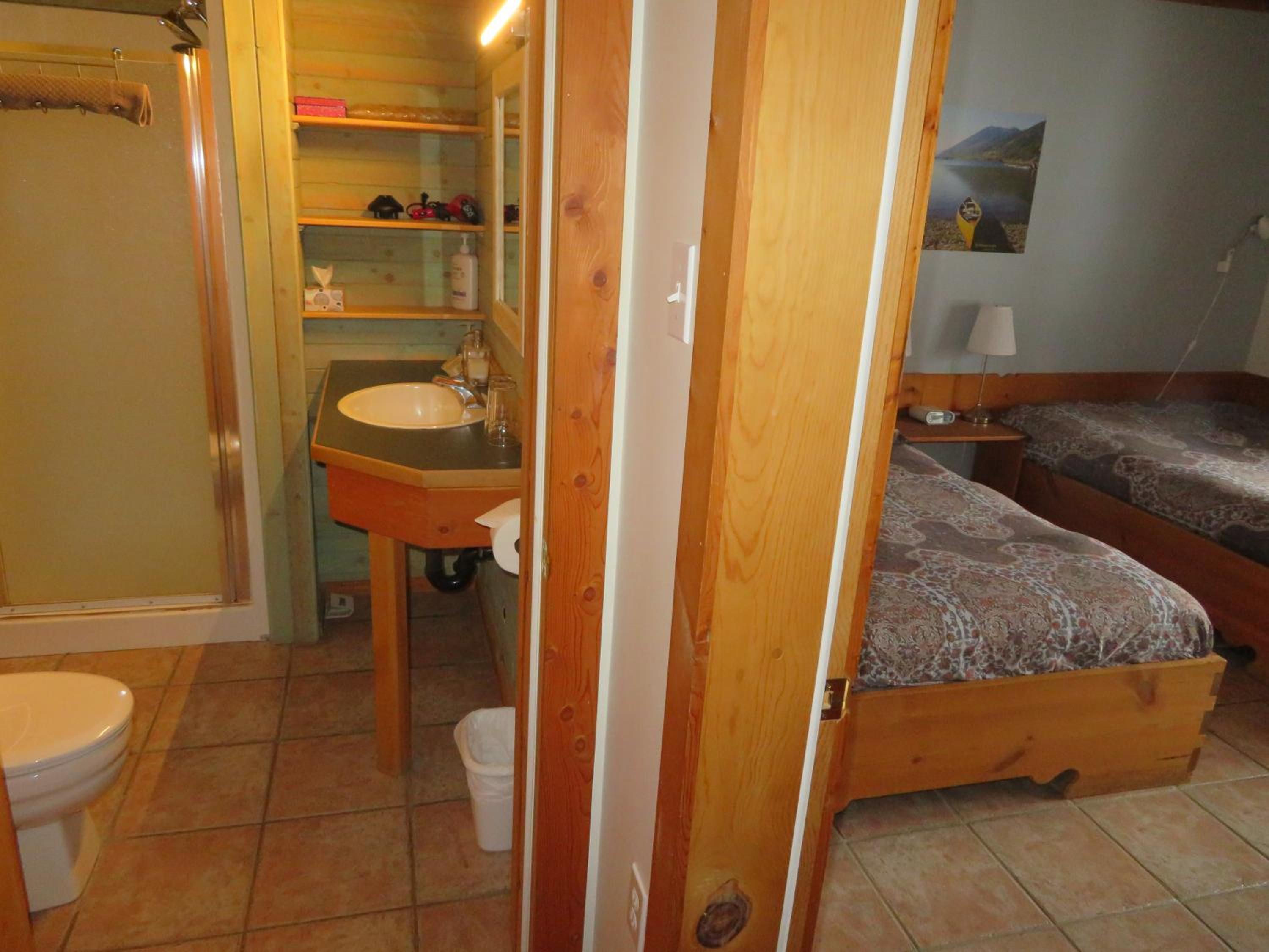 Queen Room photo 2