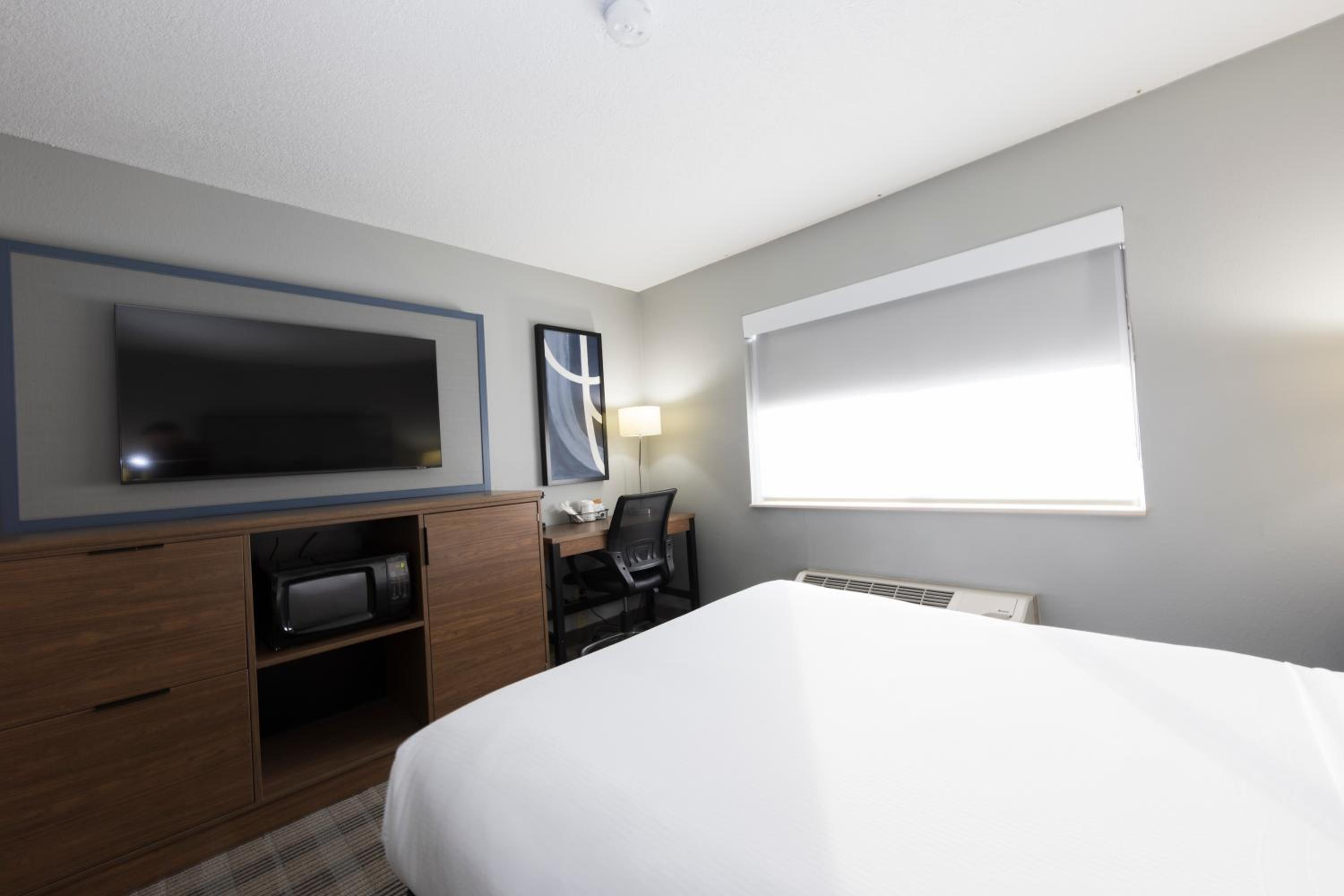 Queen Room - Non-Smoking - Photo 4