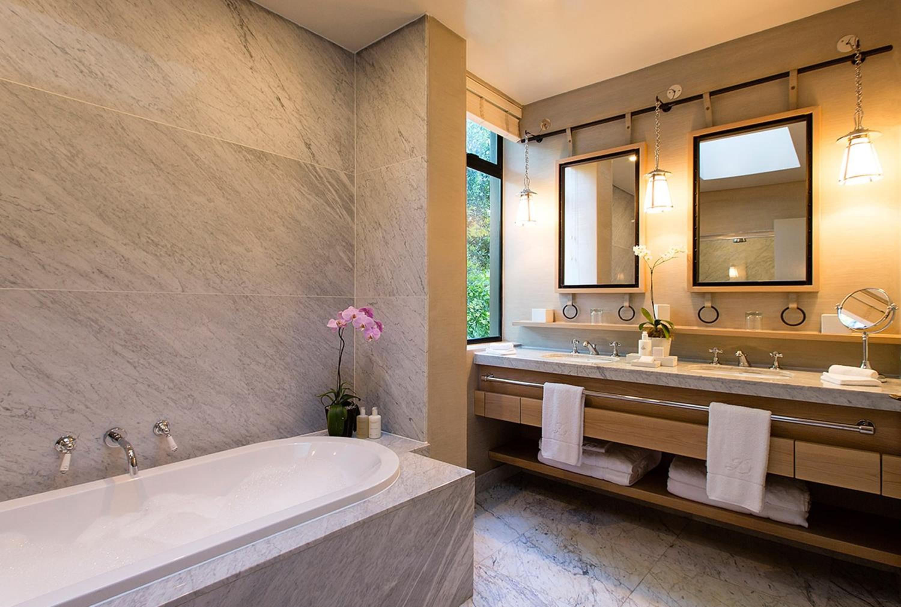 Luxury Villa with Private Pool - Photo 9