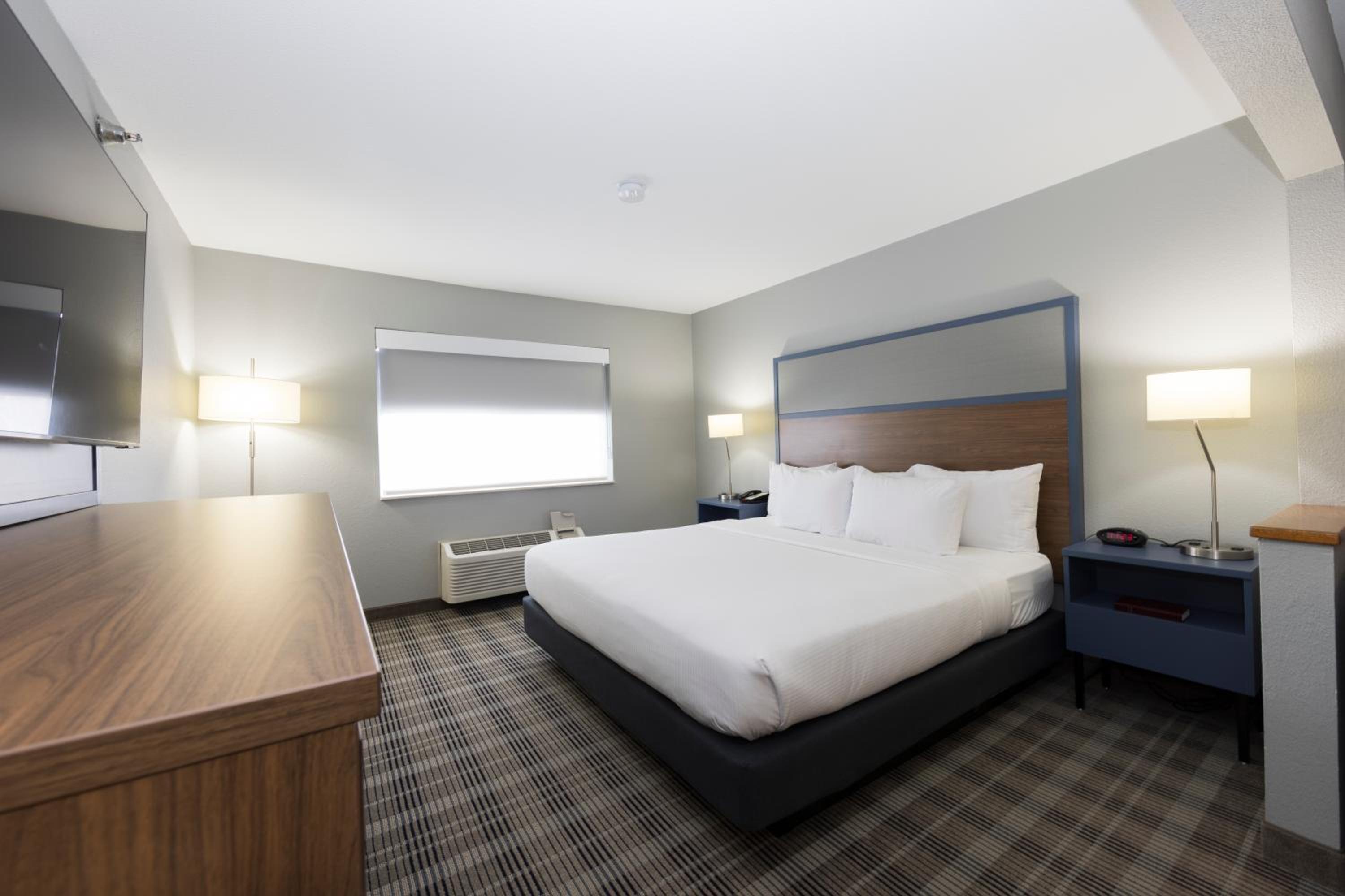 King Room - Non-Smoking - Photo 2