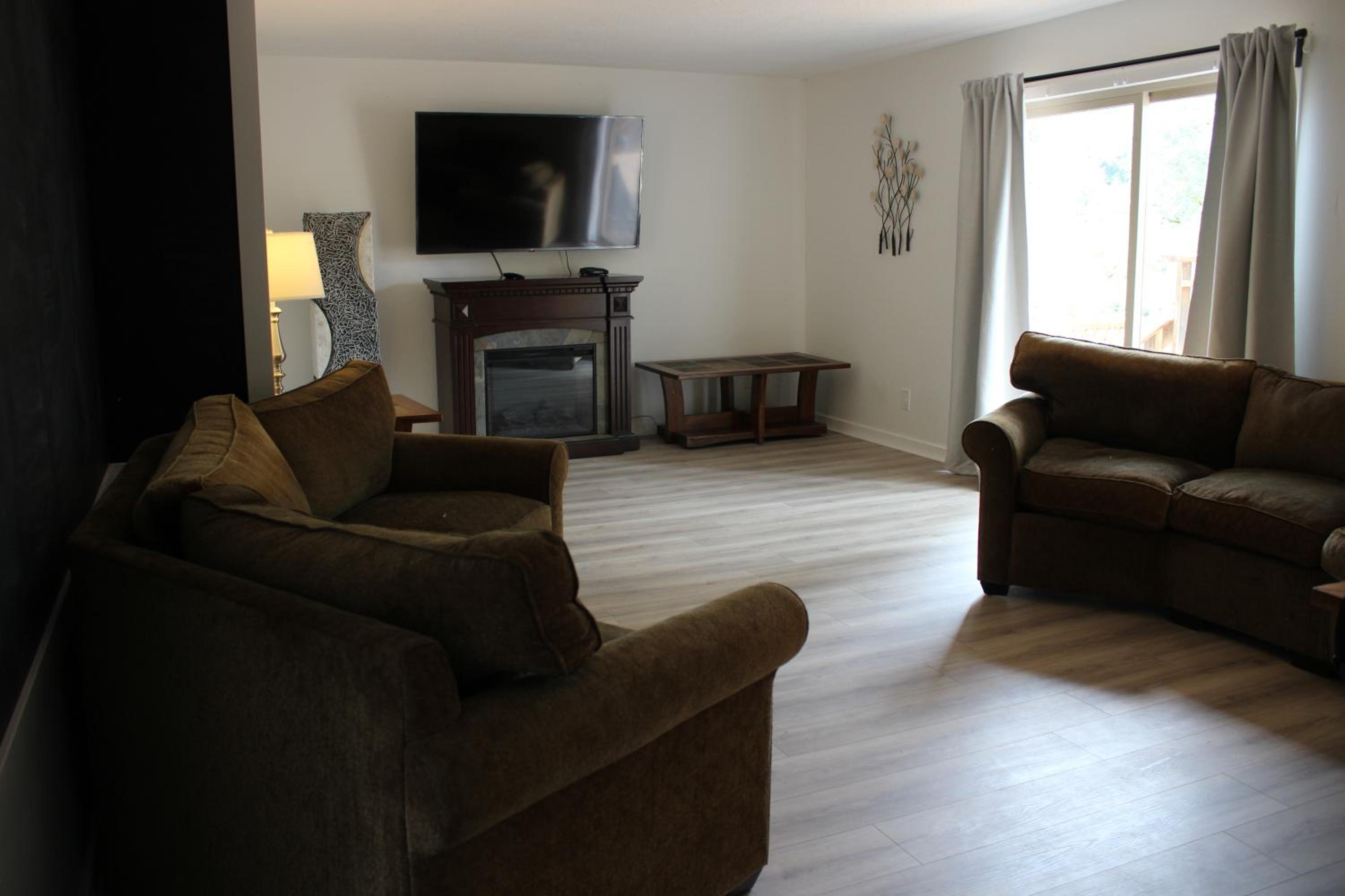 Four-Bedroom House - Photo 2