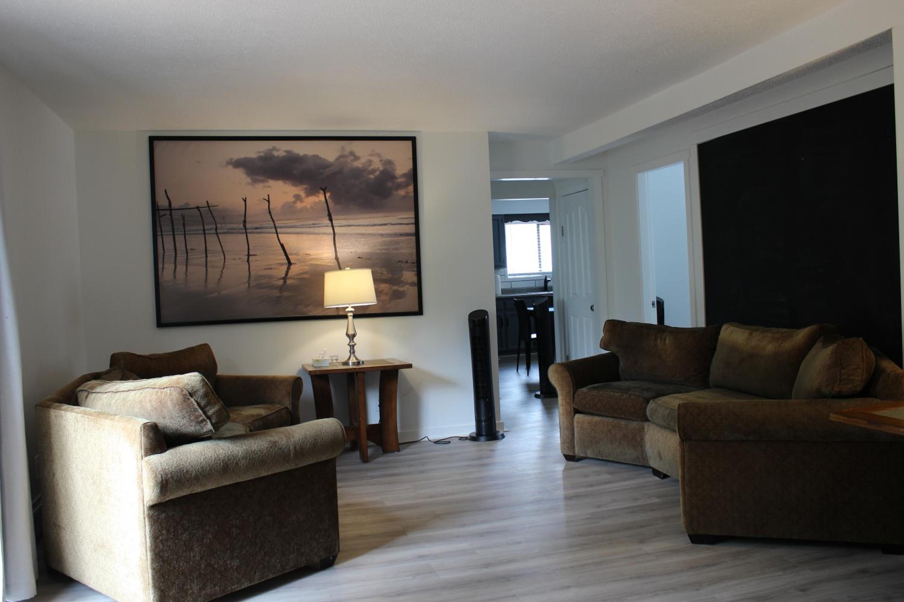 Four-Bedroom House - Photo 3