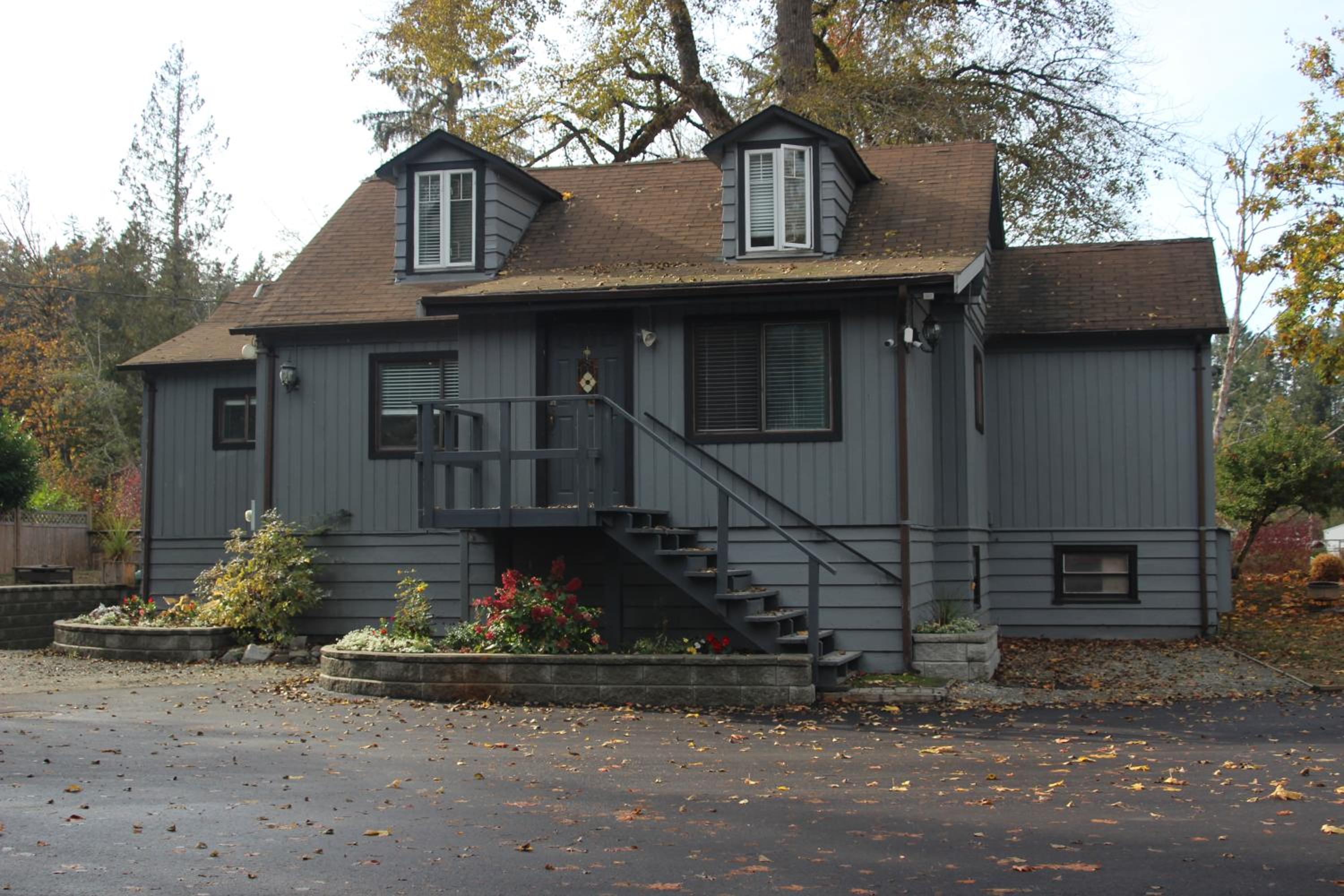 Four-Bedroom House - Photo 17
