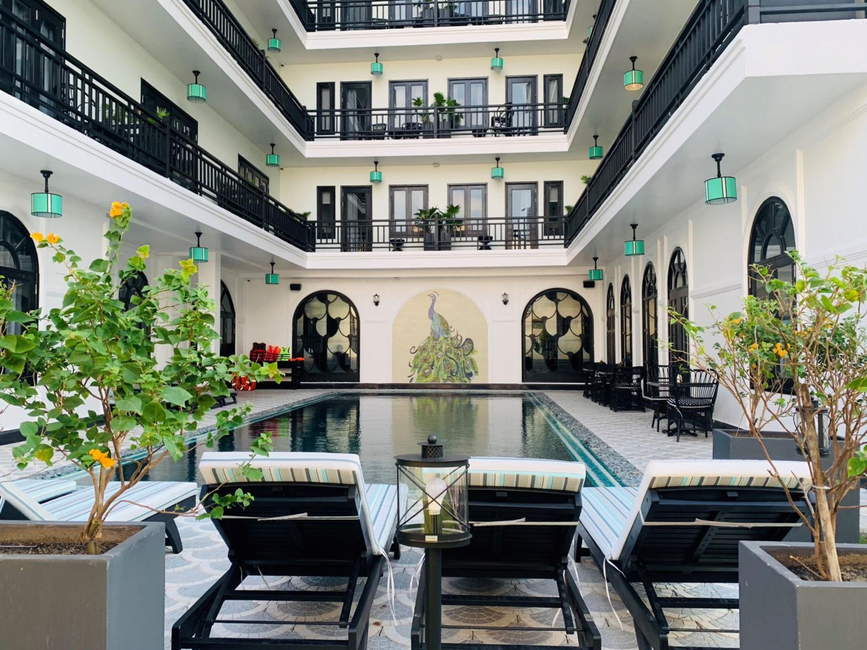 Premium Twin Pool View With Balcony - Photo 7