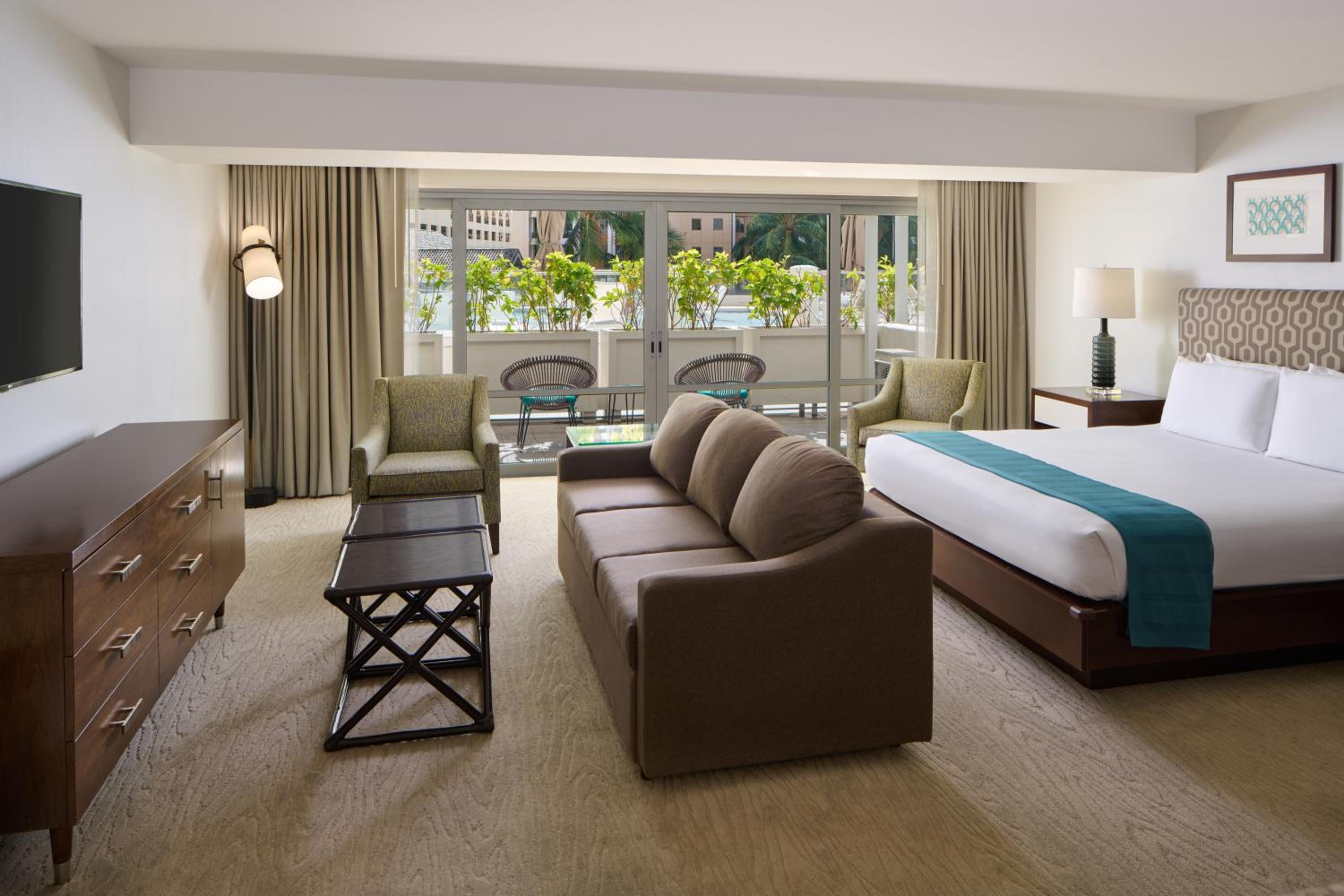 Luxury Junior Suite With Pool View And Kitchen