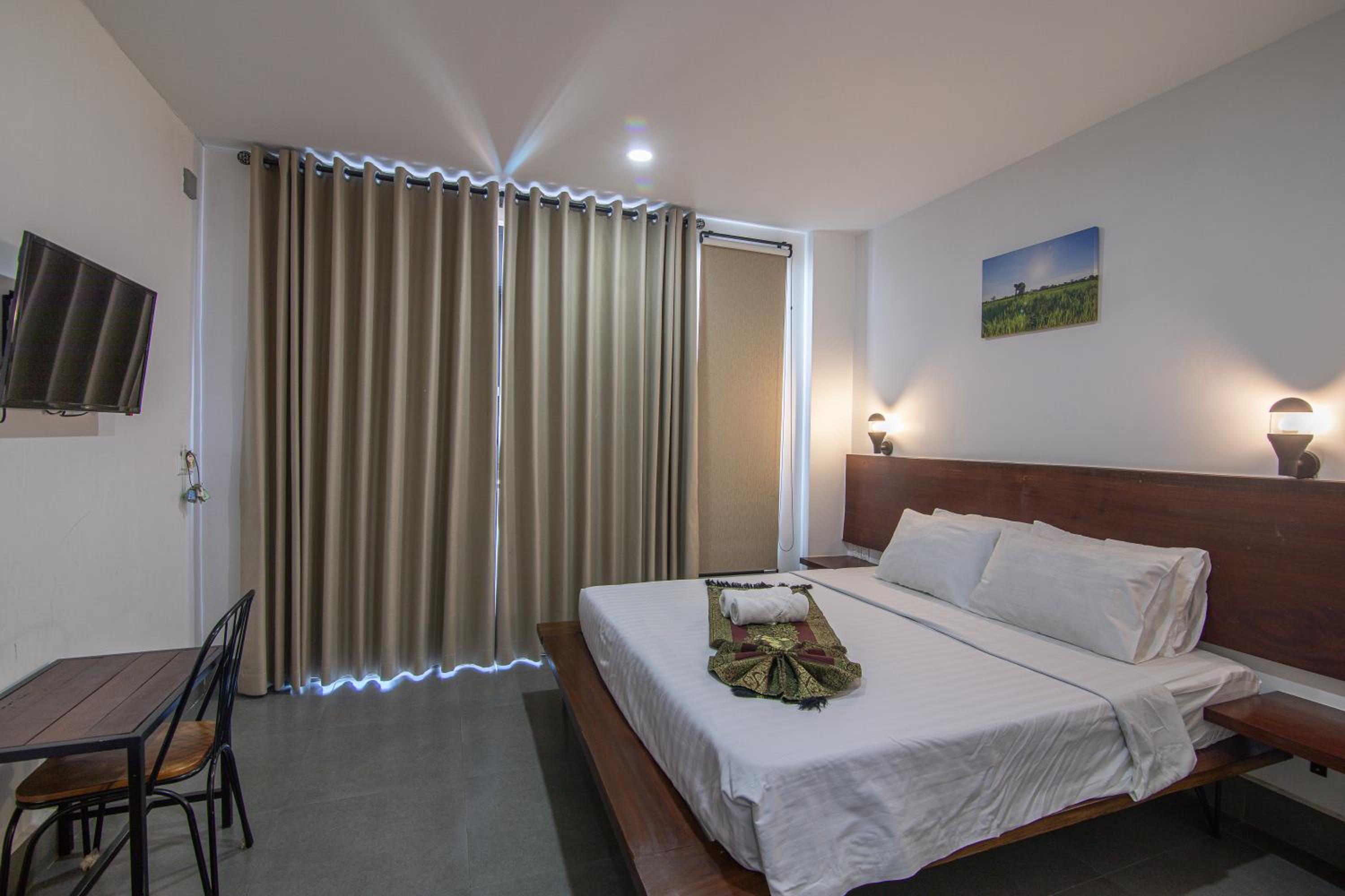 Deluxe Double Room with Balcony - Photo 3