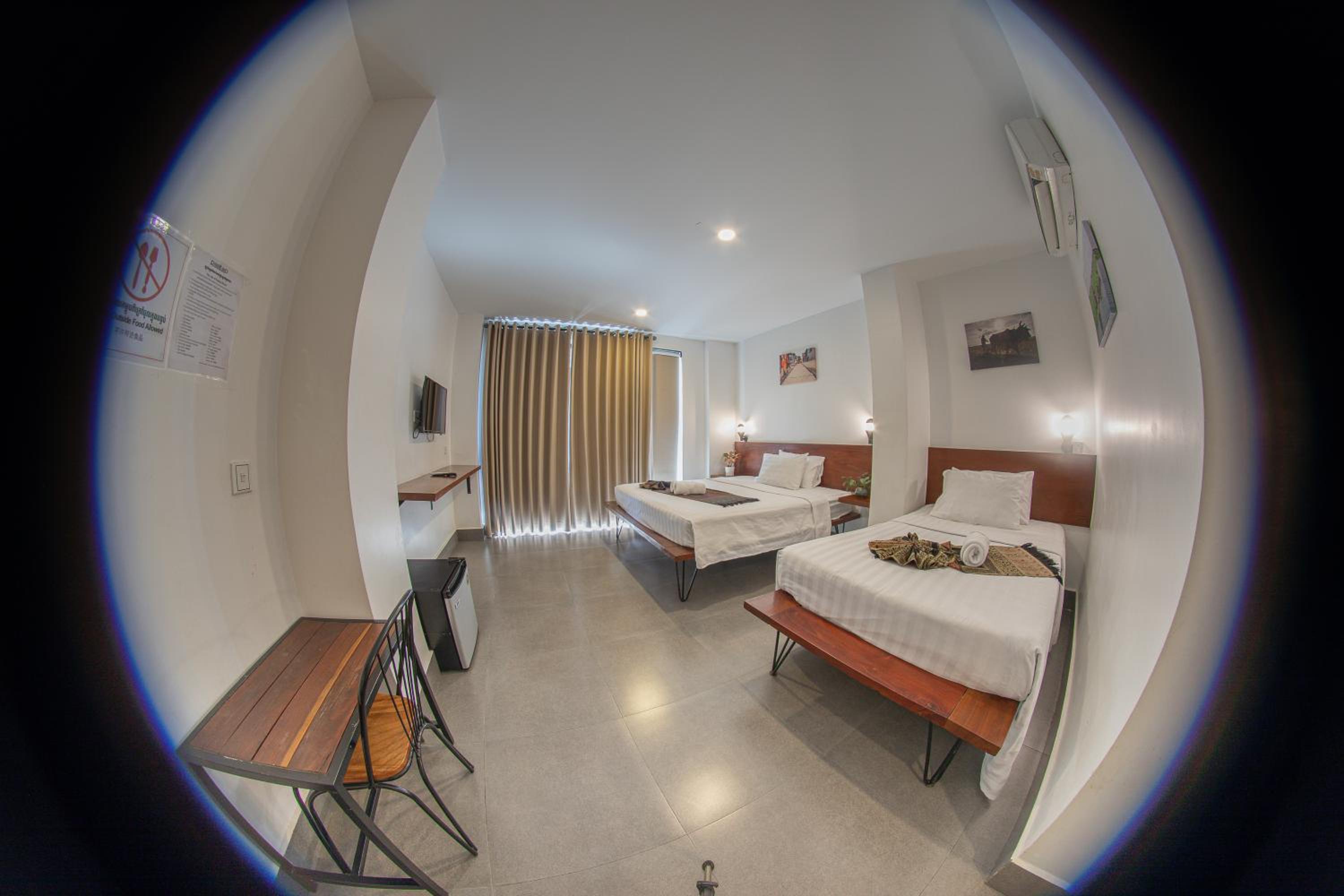 Deluxe Triple Room with Balcony - Photo 8
