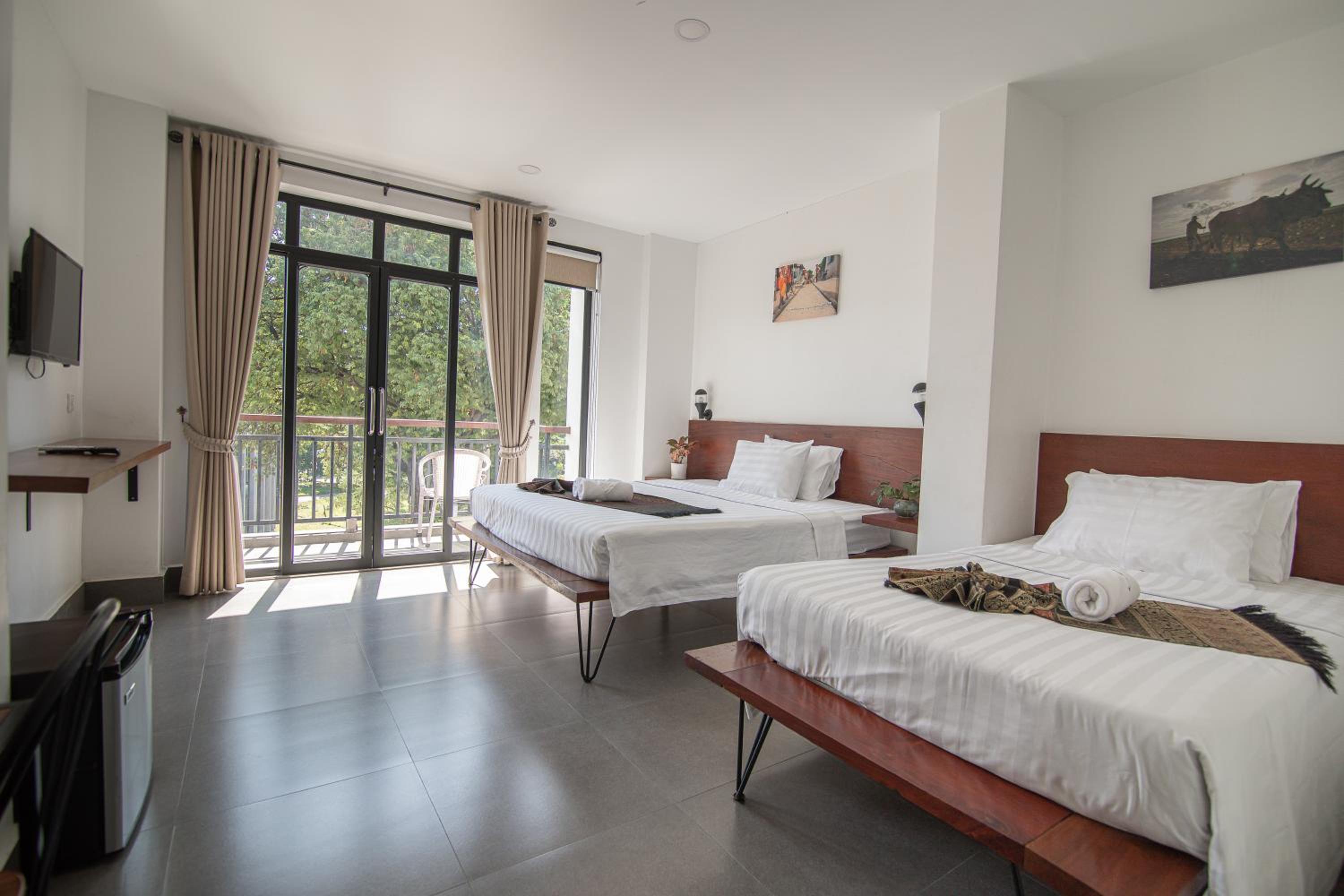 Deluxe Triple Room with Balcony - Photo 2
