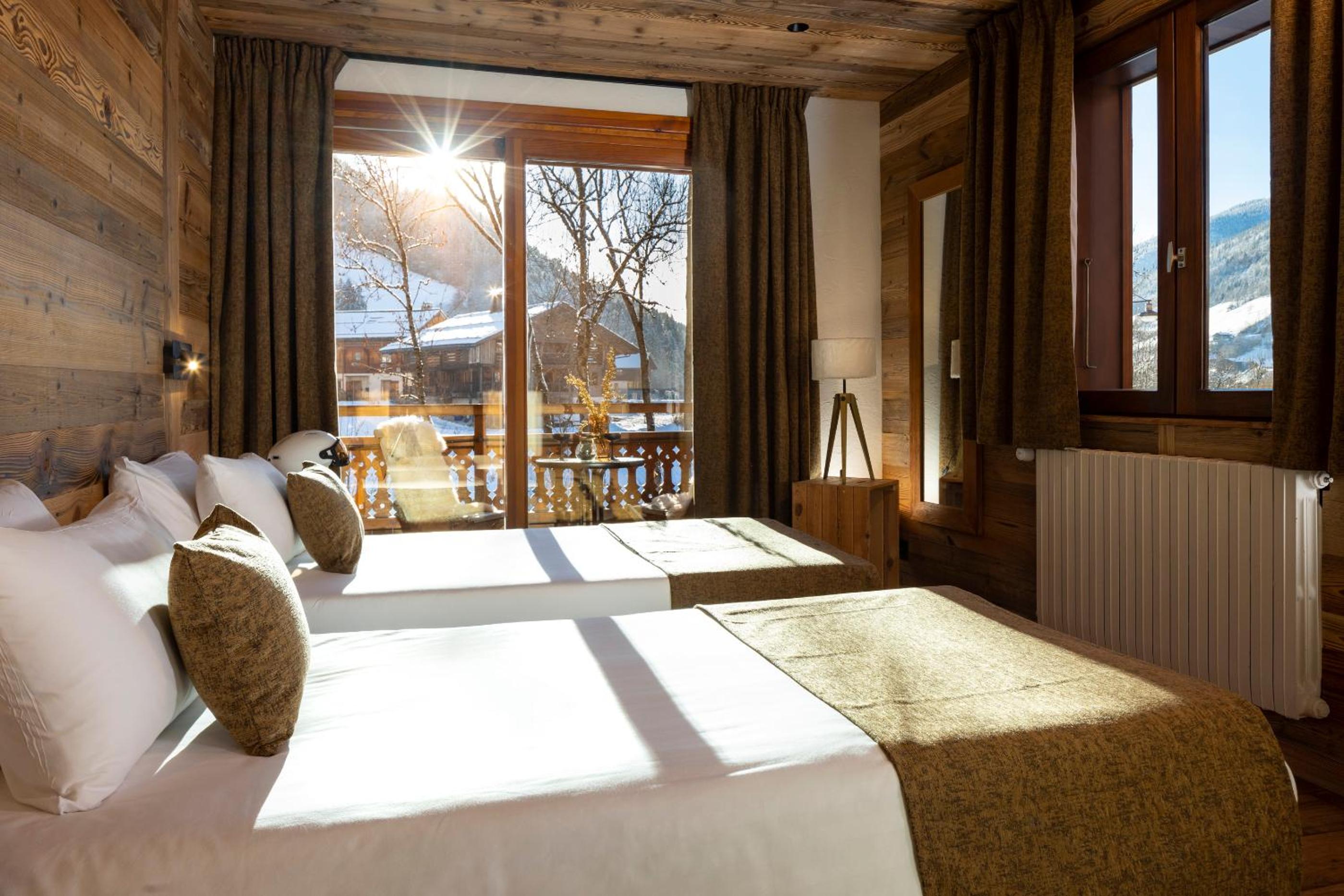 Twin Room with Balcony - Photo 3