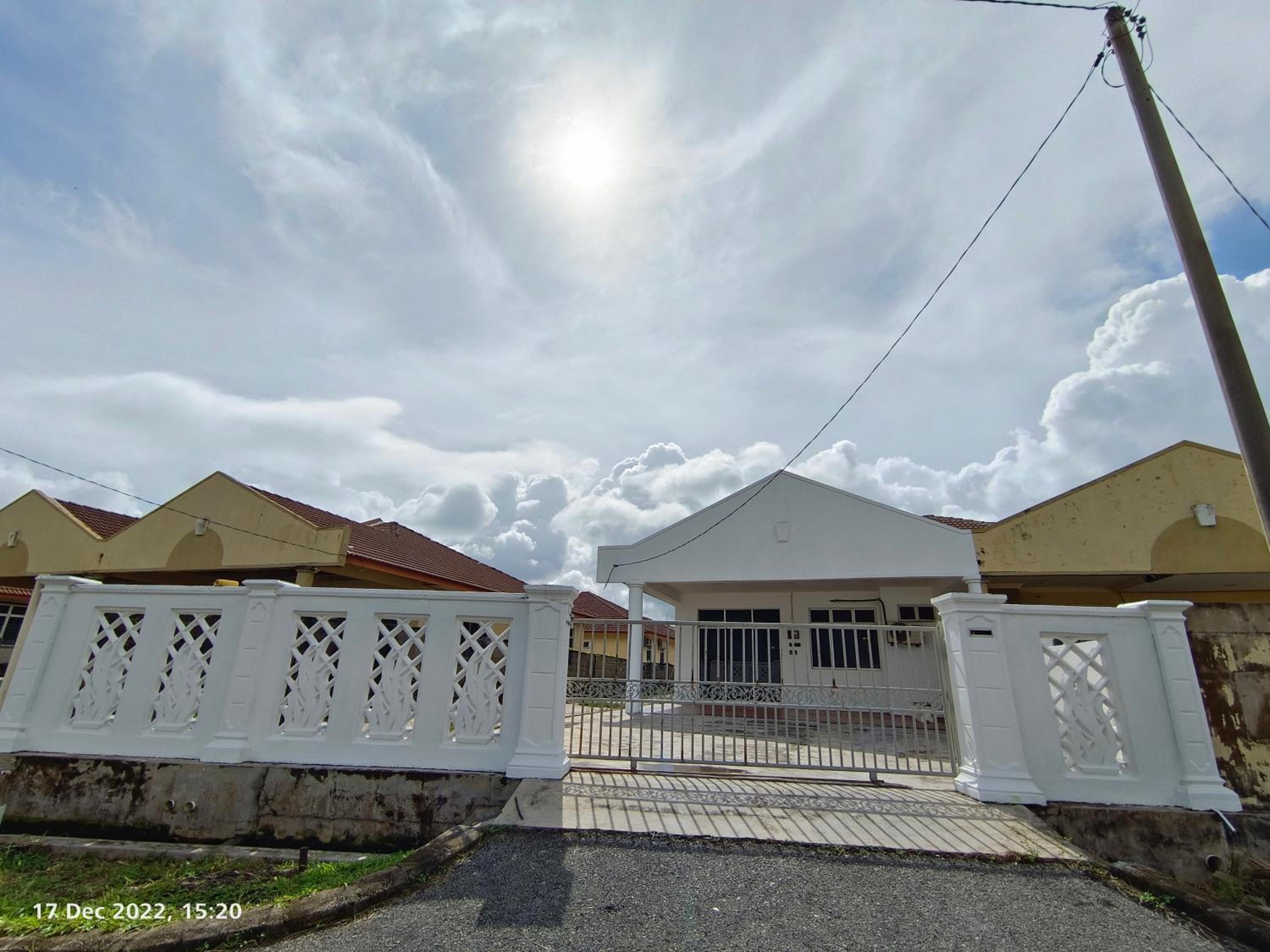 Three-Bedroom House photo 2