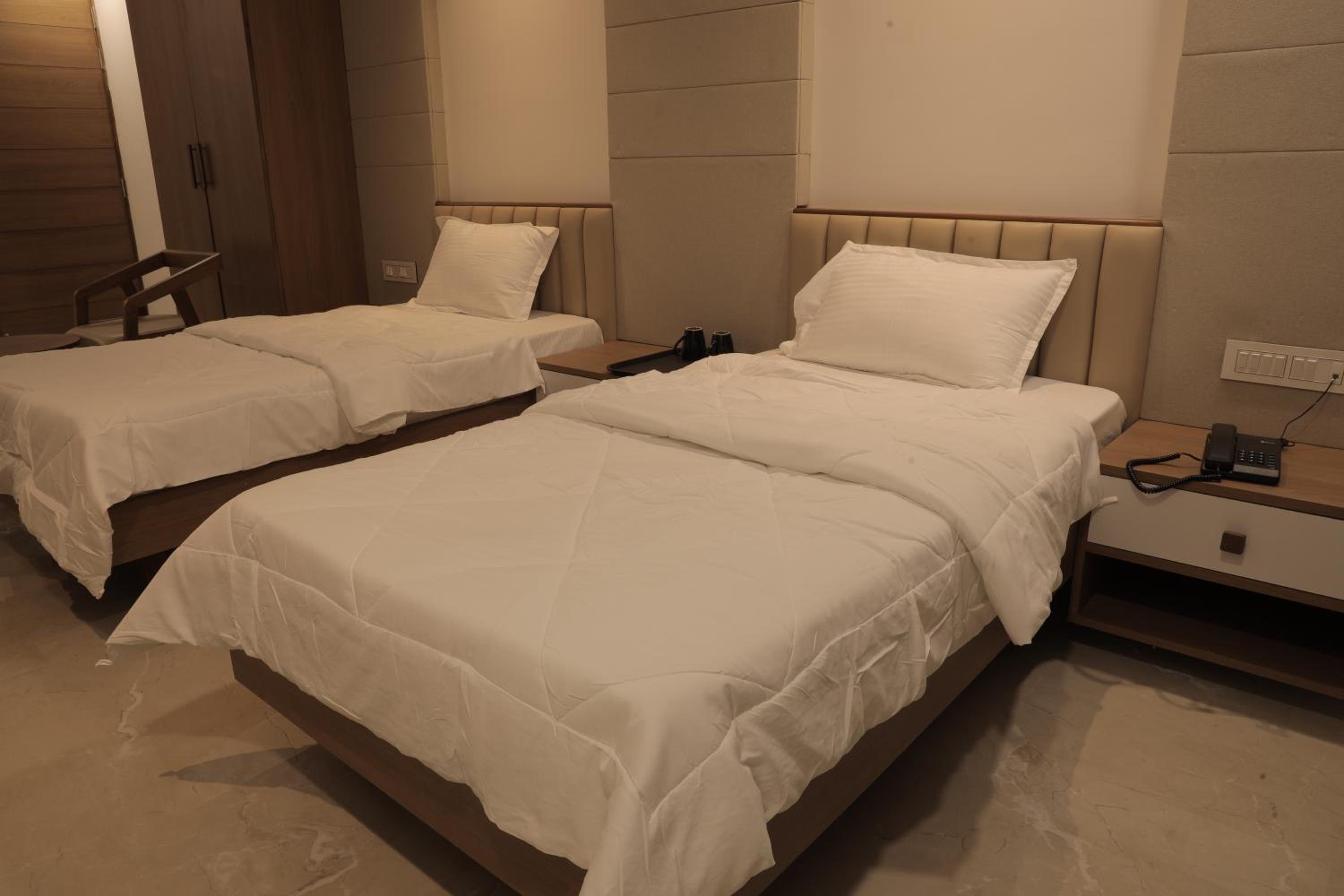Standard Twin Room - Photo 8