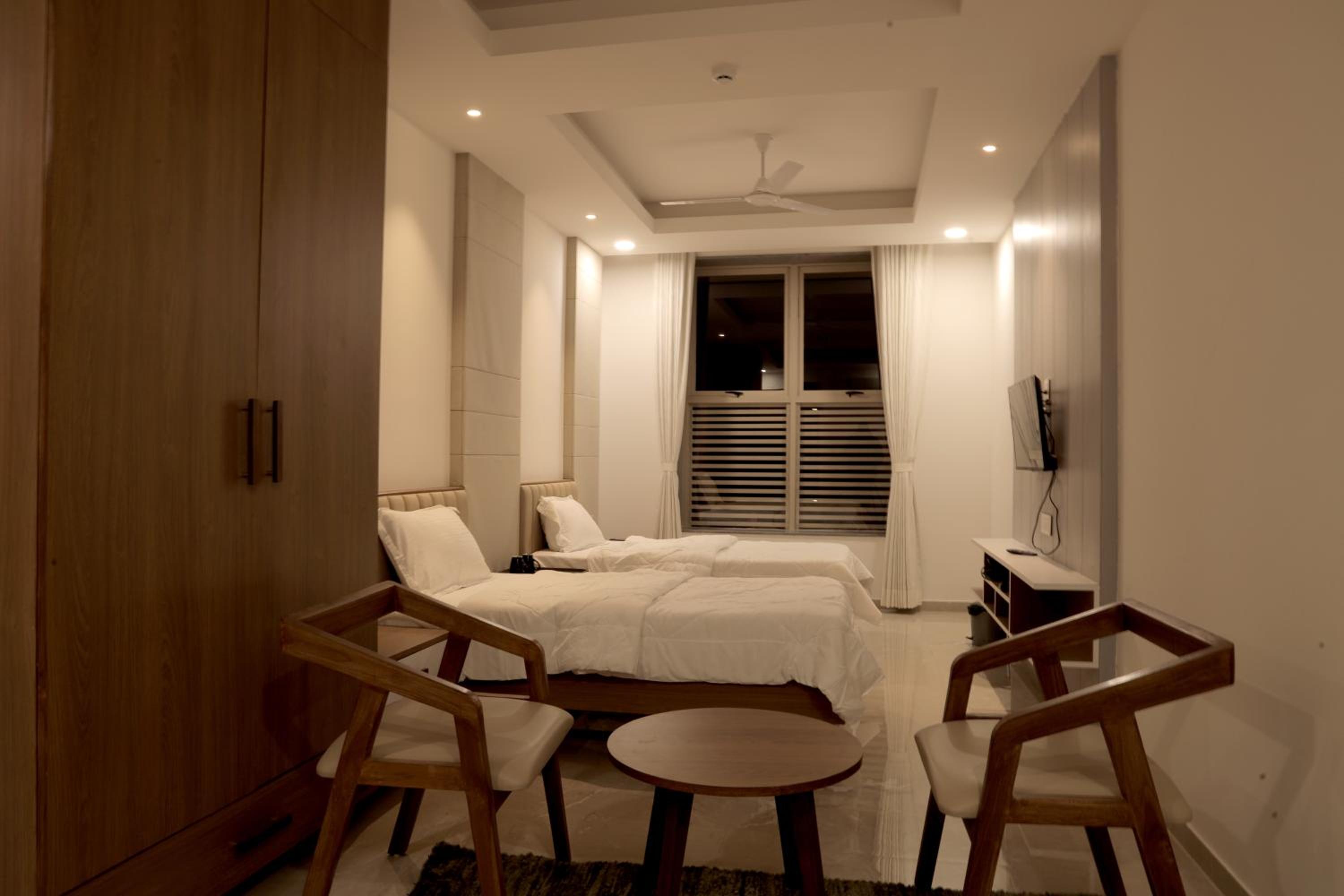 Standard Twin Room - Photo 2