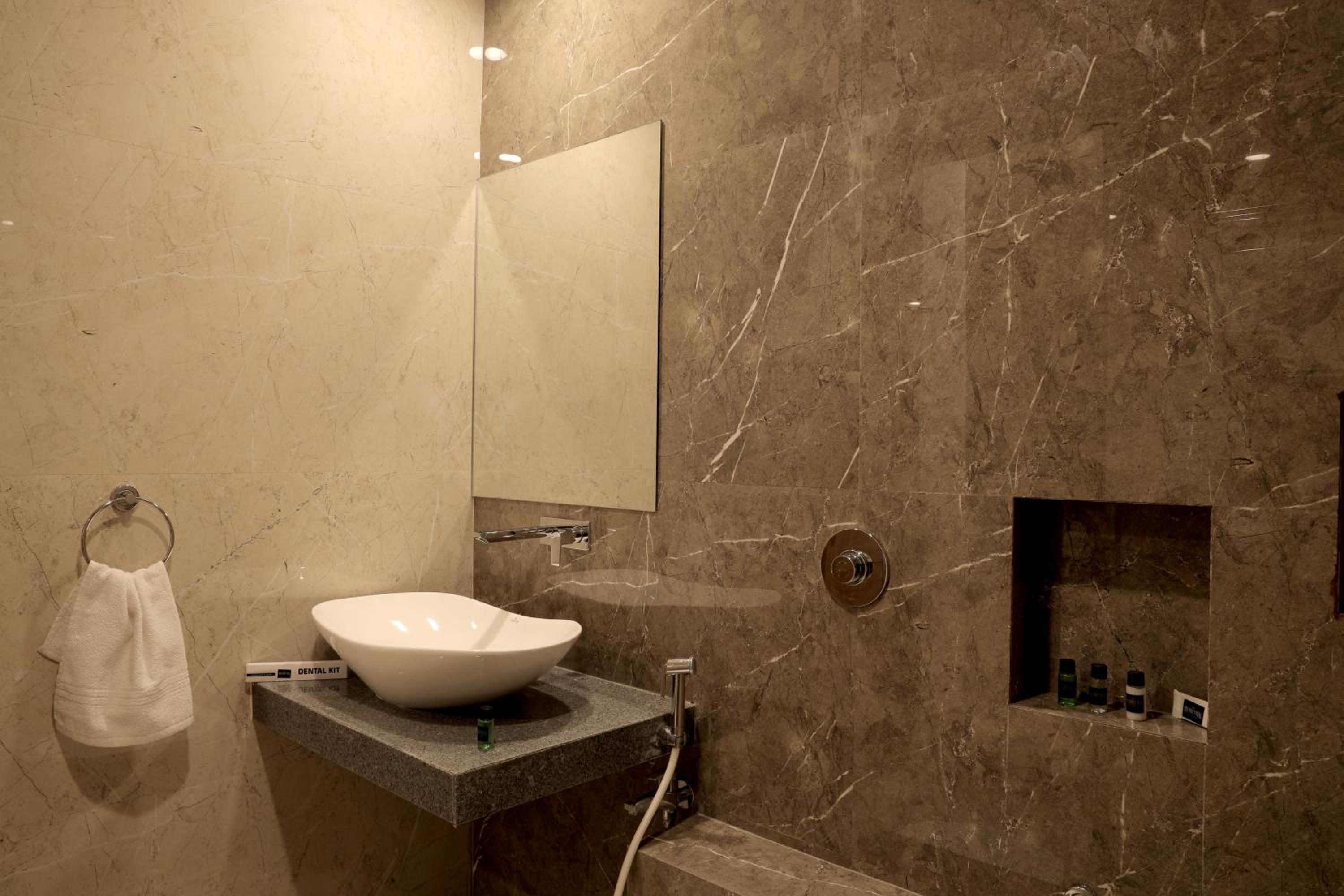 Suite - Photo 4