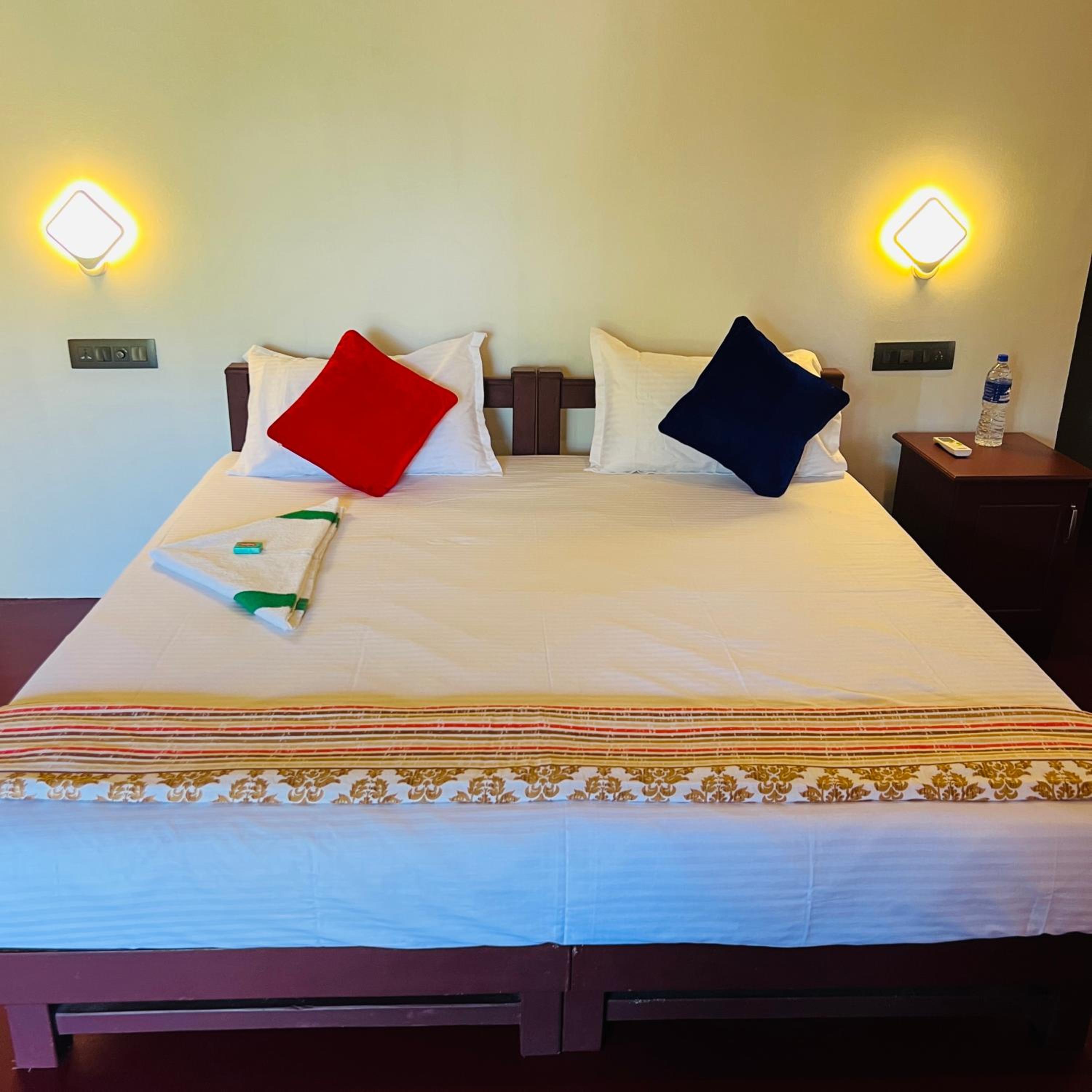 Double Room With Balcony (2 Adults + 1 Child) photo 1