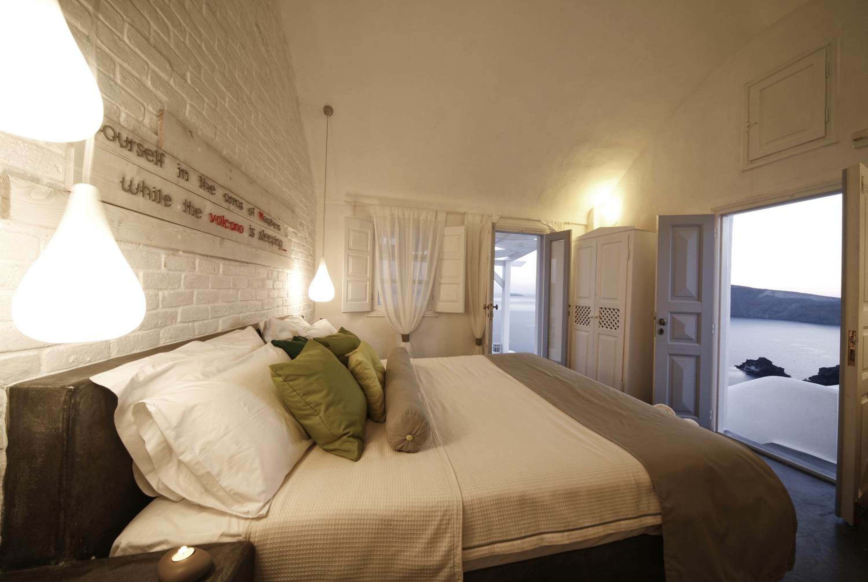 Junior Suite with Caldera View