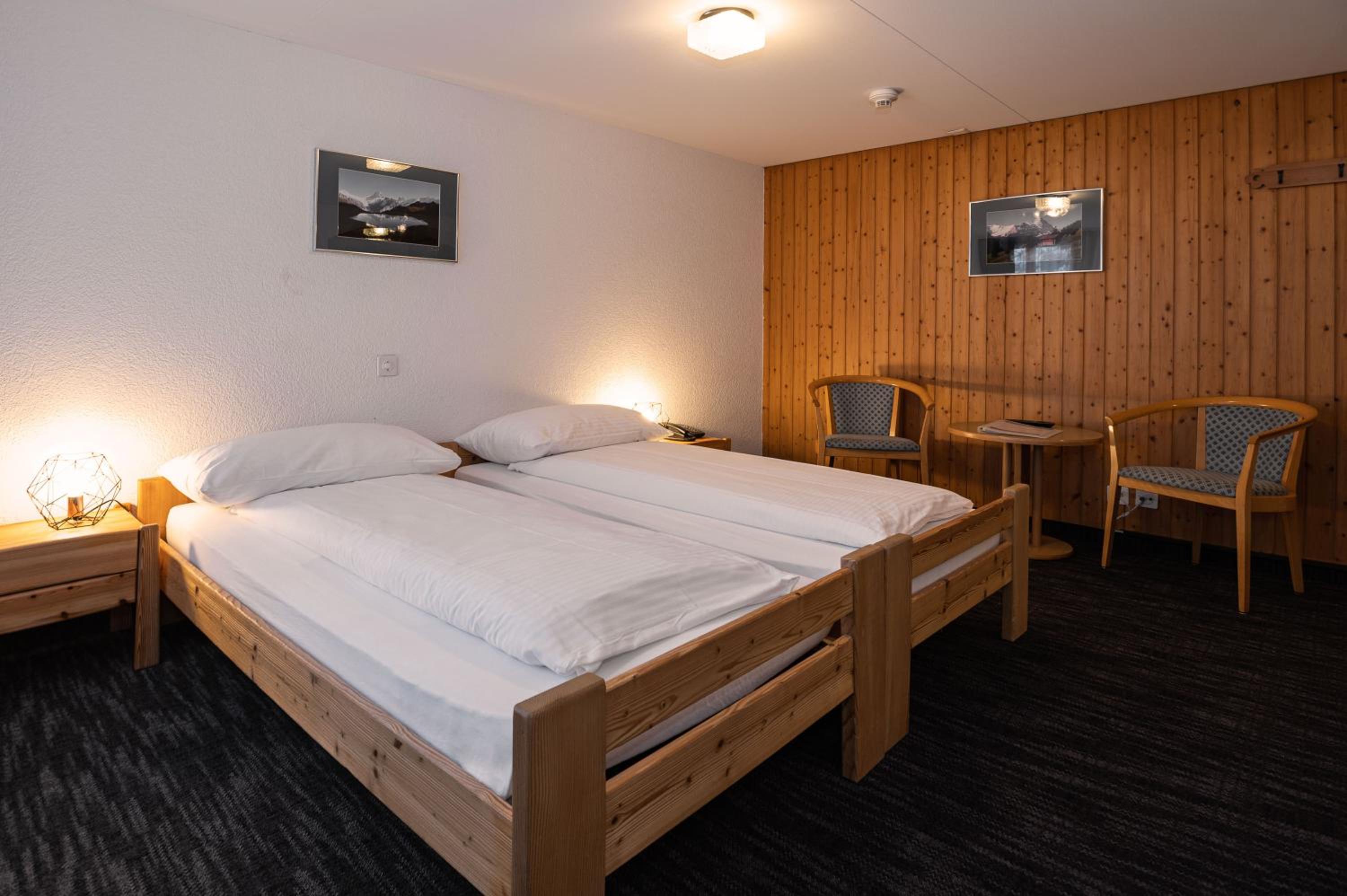 Small Double Room with Private Bathroom (no view) - Photo 6
