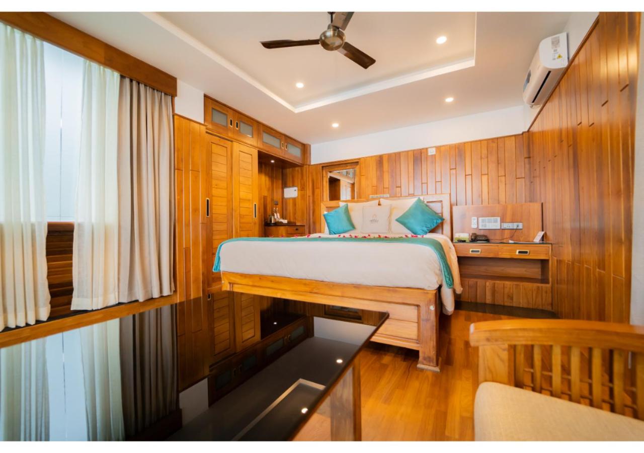 Super Deluxe - Photo 6