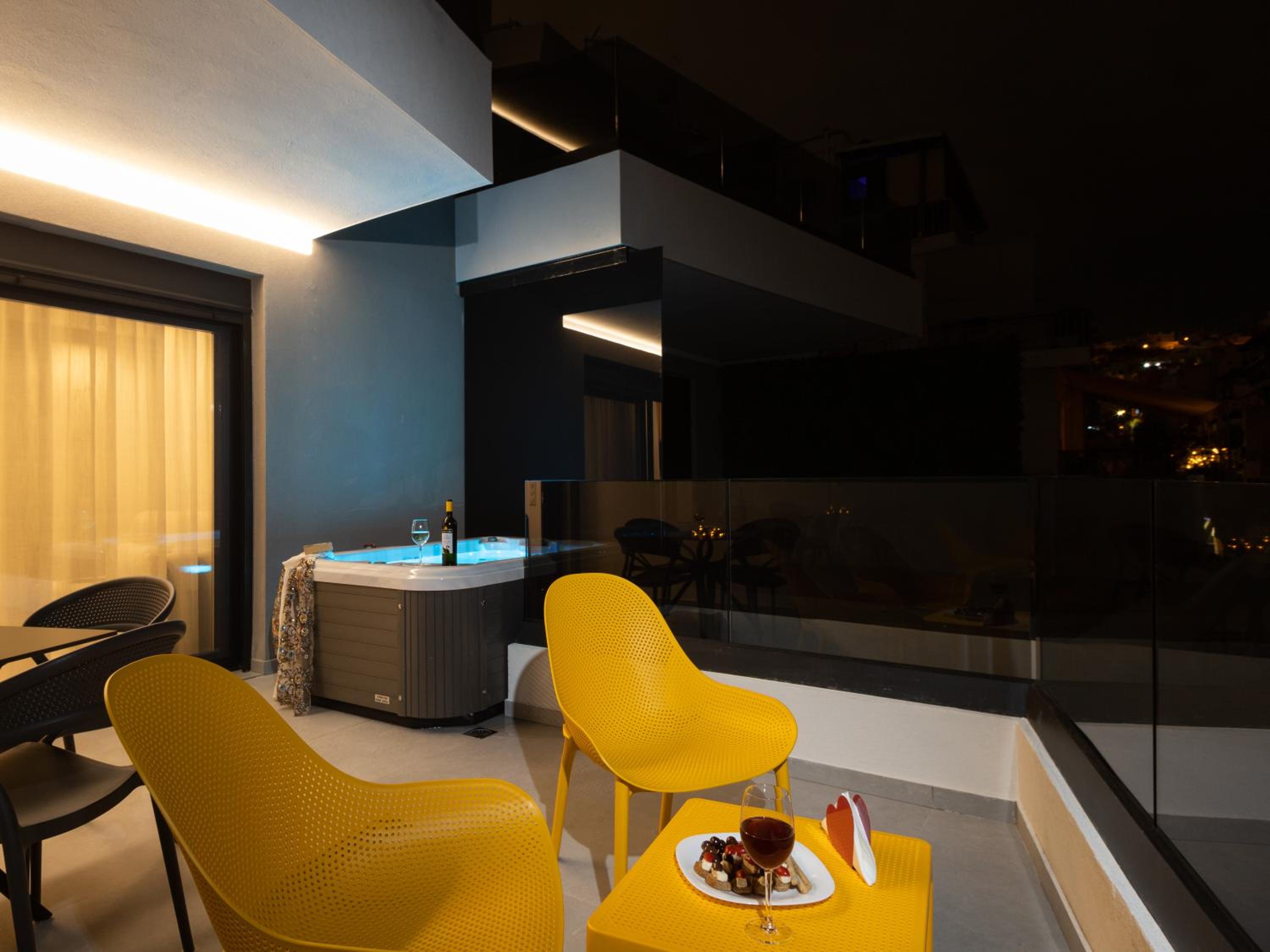 One-Bedroom Suite with Jacuzzi photo 3