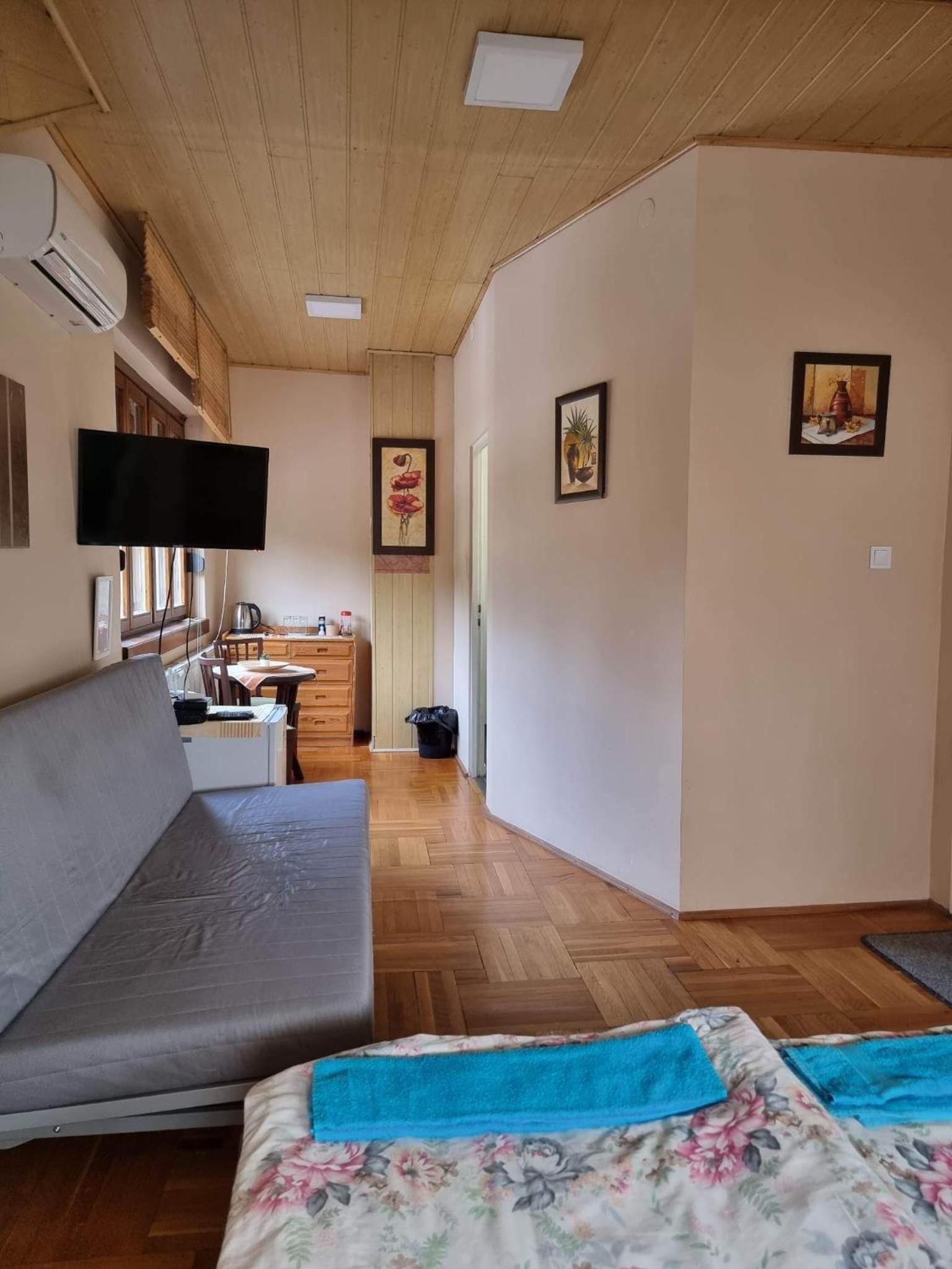 One-Bedroom Apartment - Photo 15