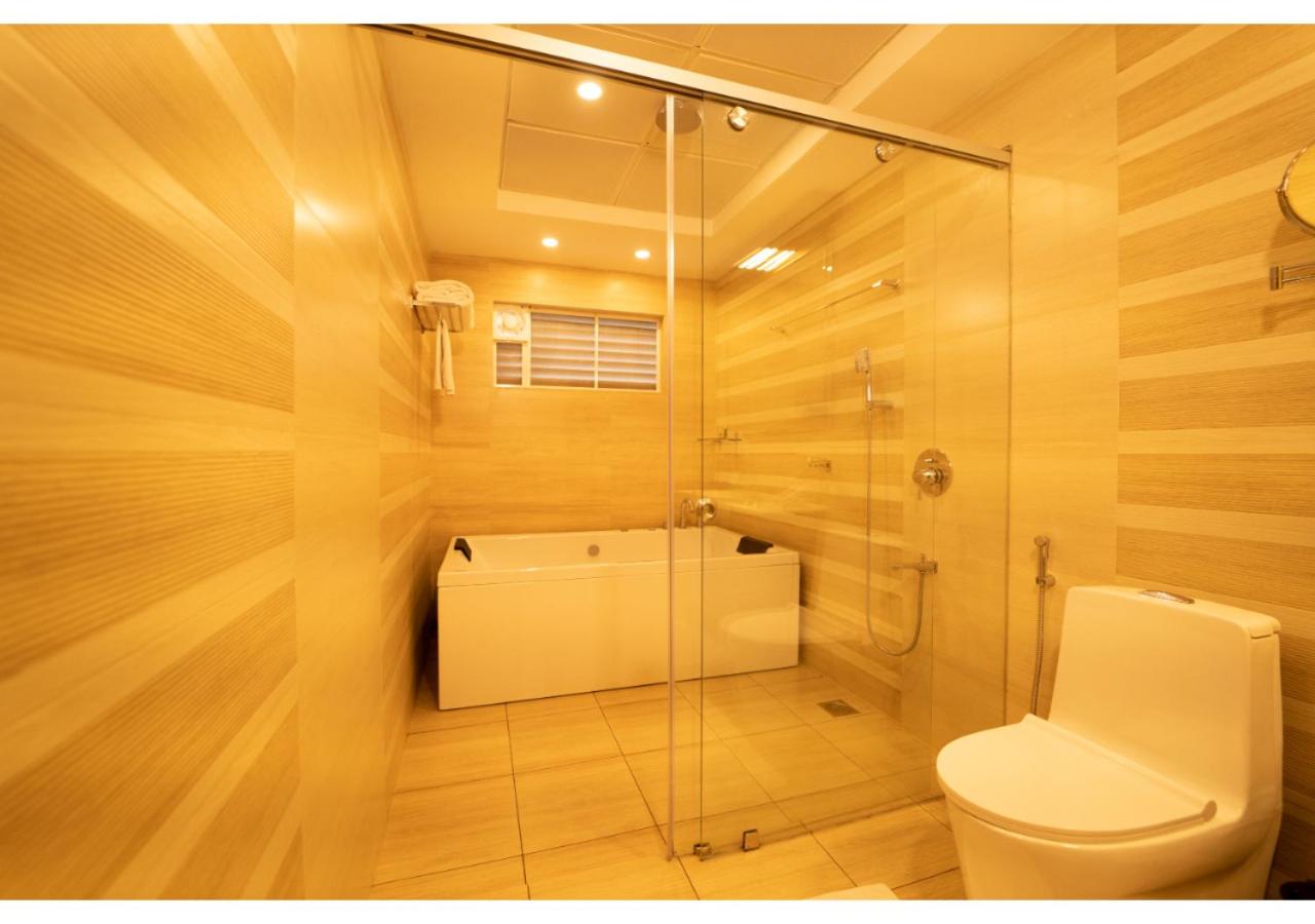 Premium Suite - Photo 16