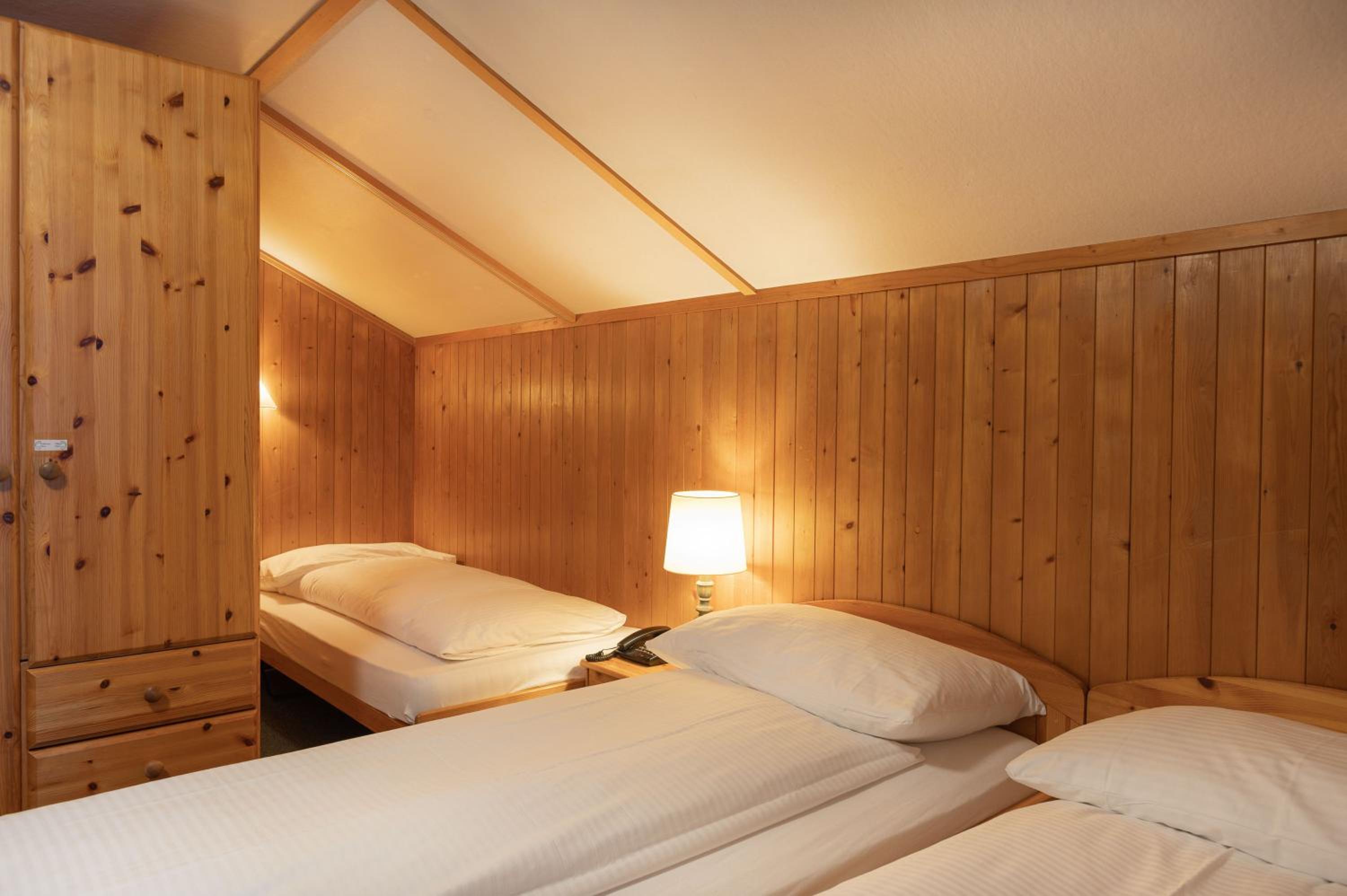 Quadruple Room with Private Bathroom photo 1