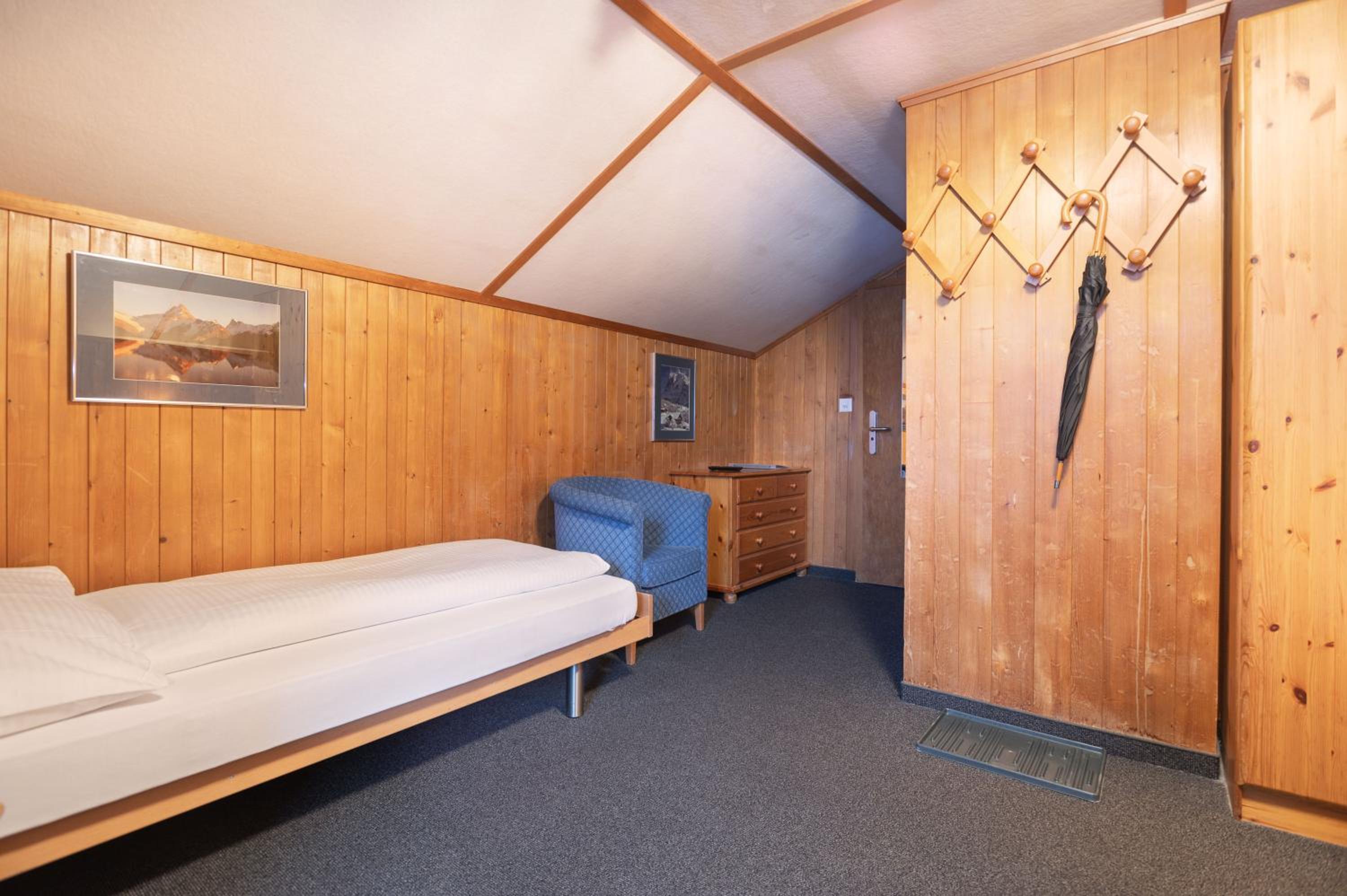 Quadruple Room with Private Bathroom photo 3