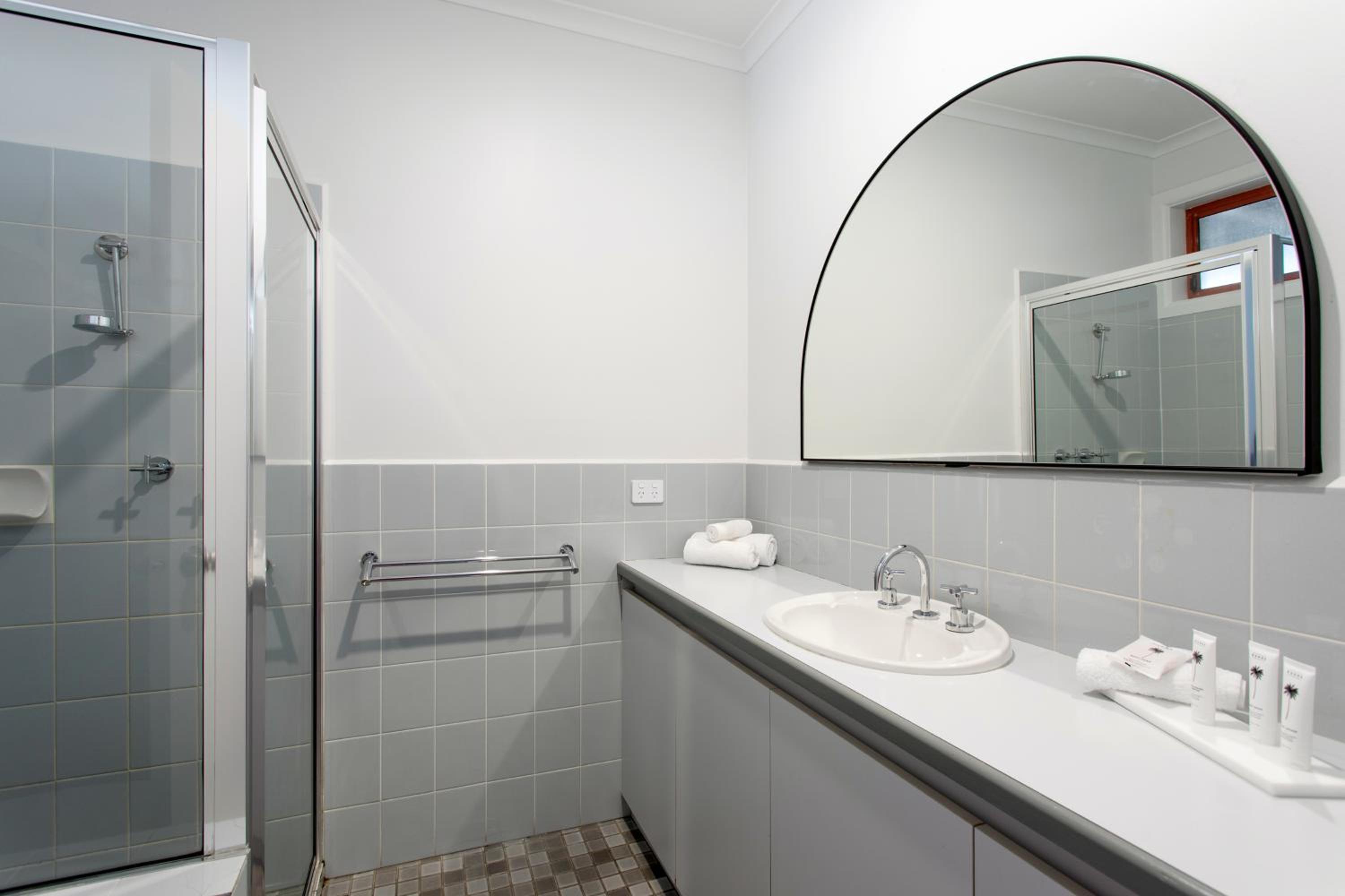 Twin Room with Lake View photo 2