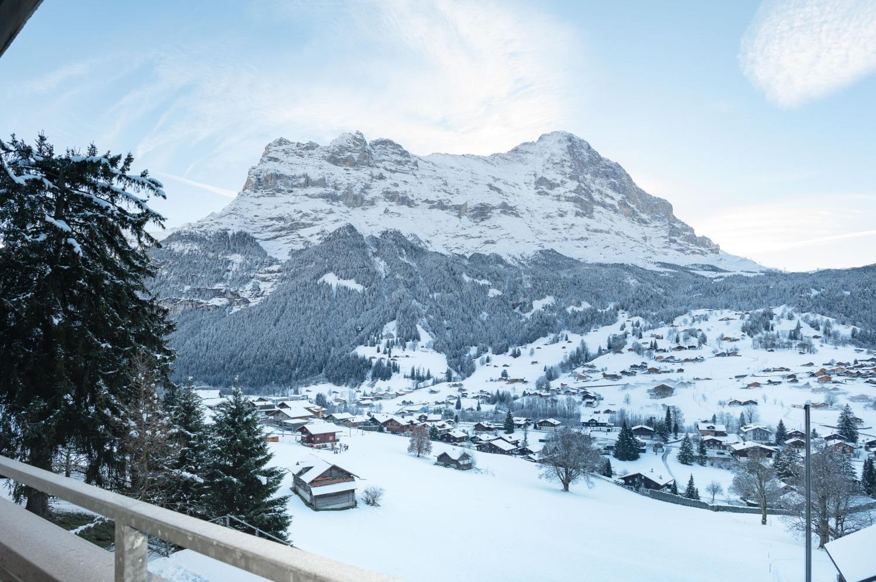 Triple Room with Balcony and Eiger View photo 3