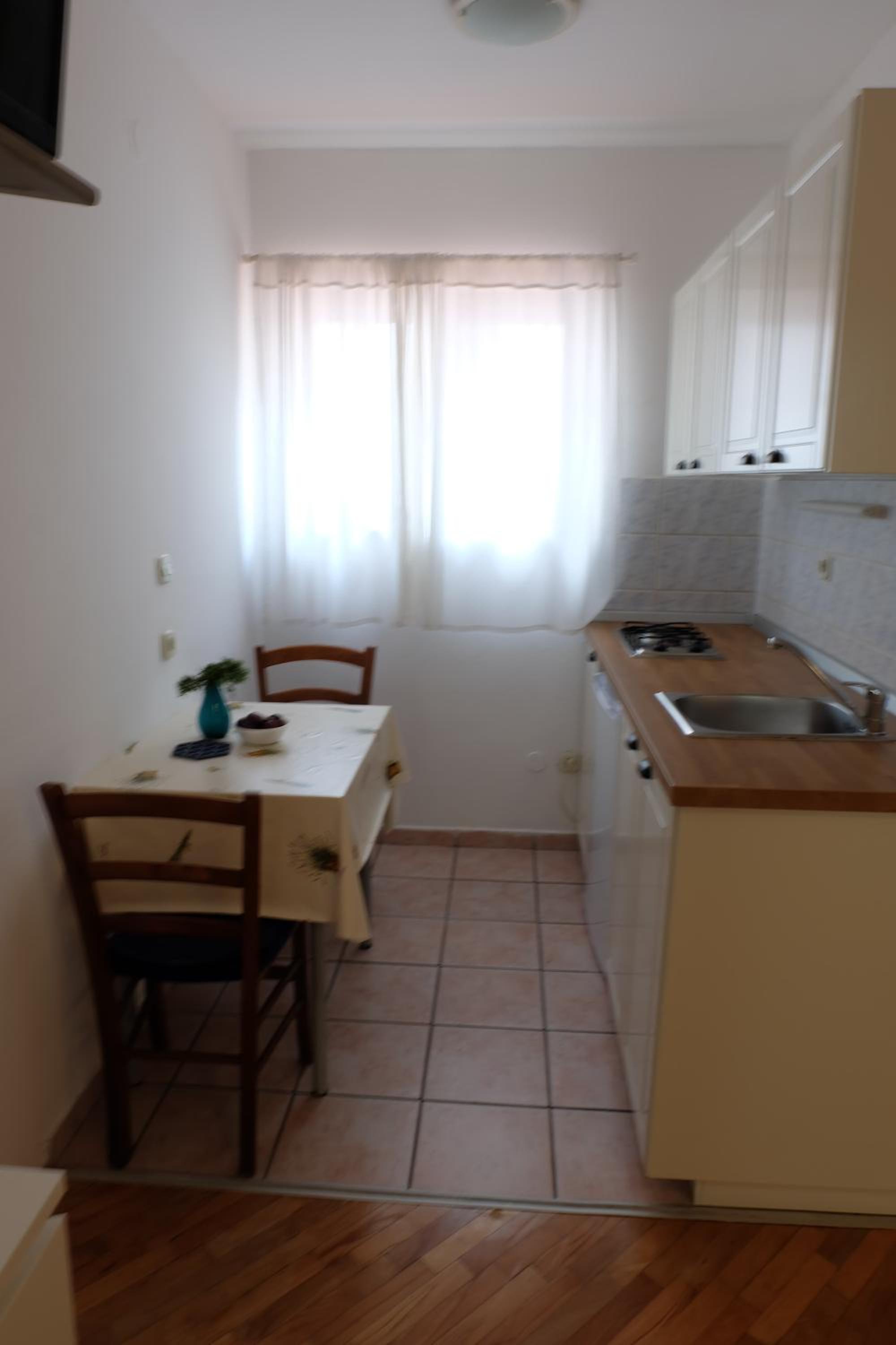 Apartment with Terrace - Photo 6