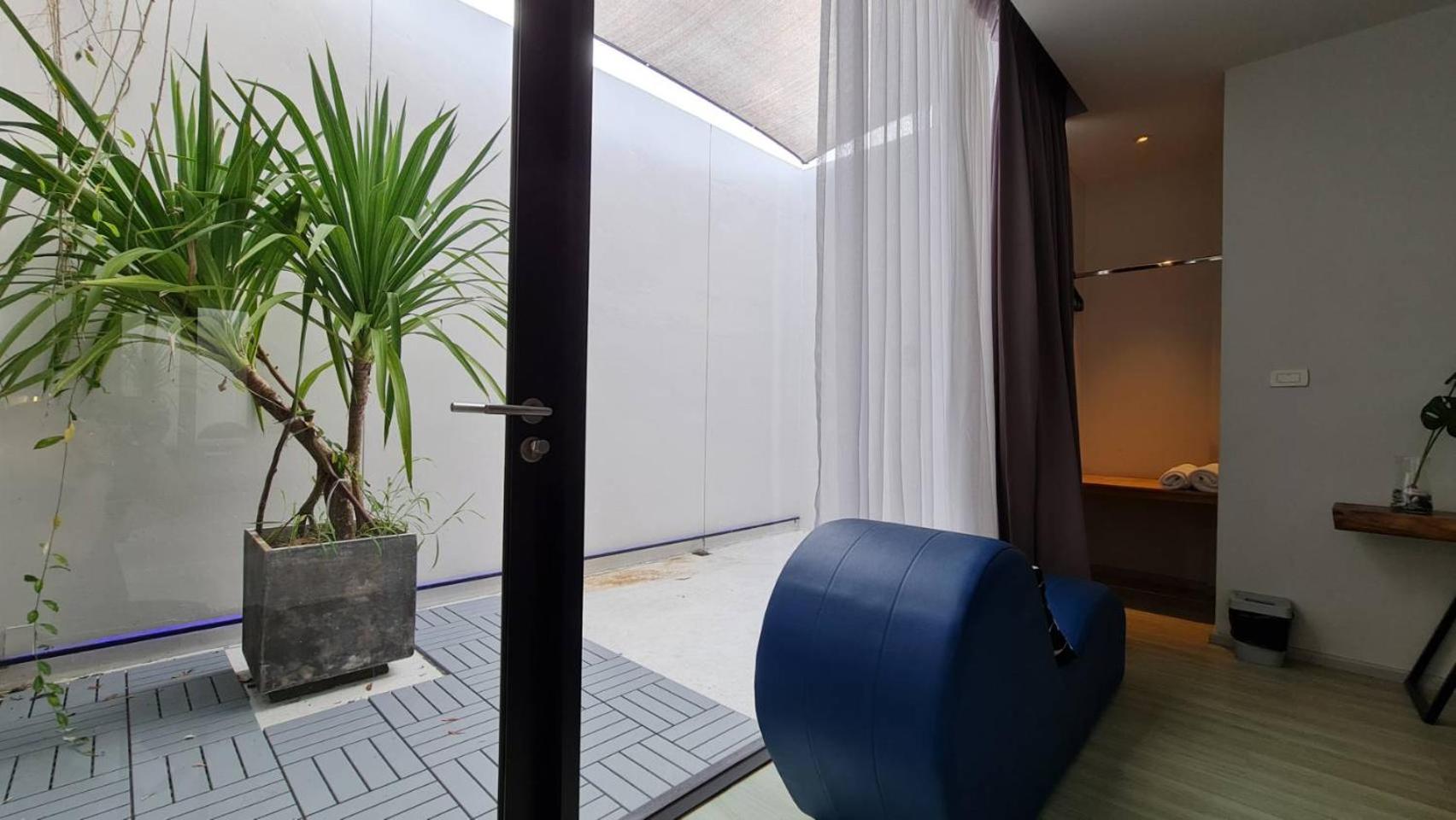 Deluxe Double Room with Balcony - Photo 10
