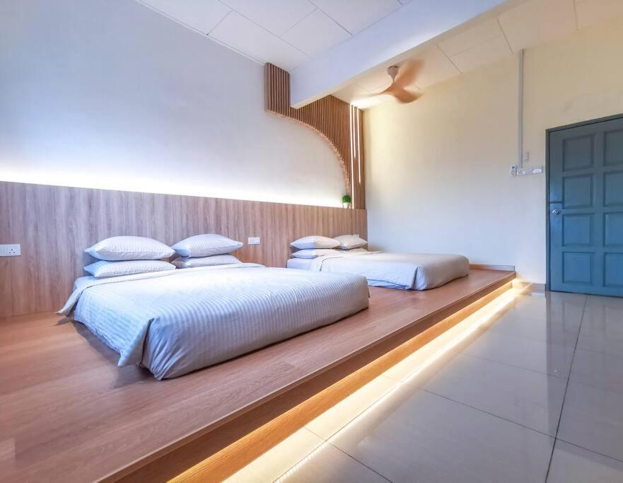 Four-Bedroom House photo 1