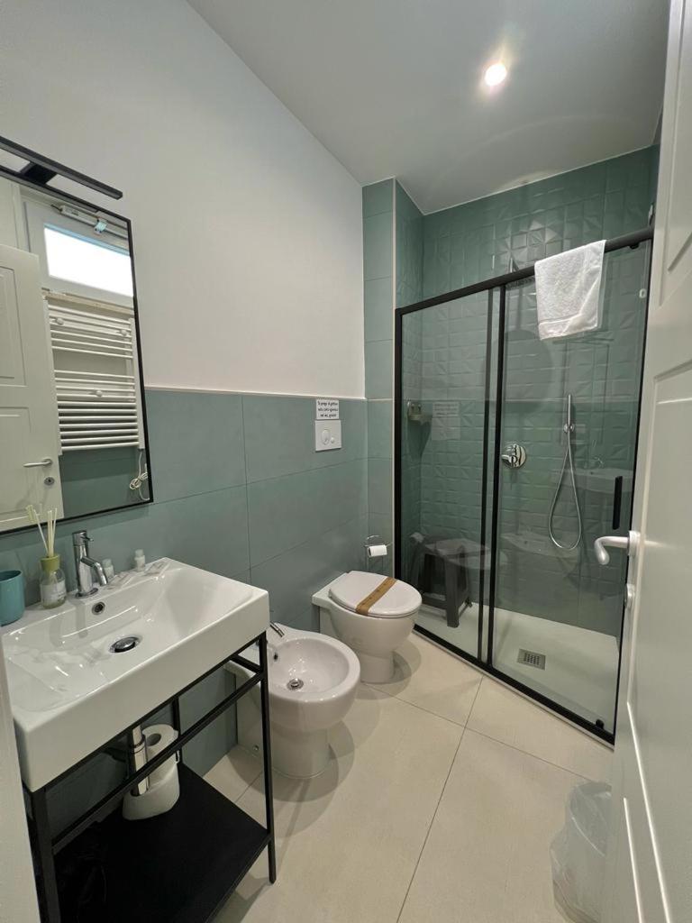 Standard Double Room - Photo 7