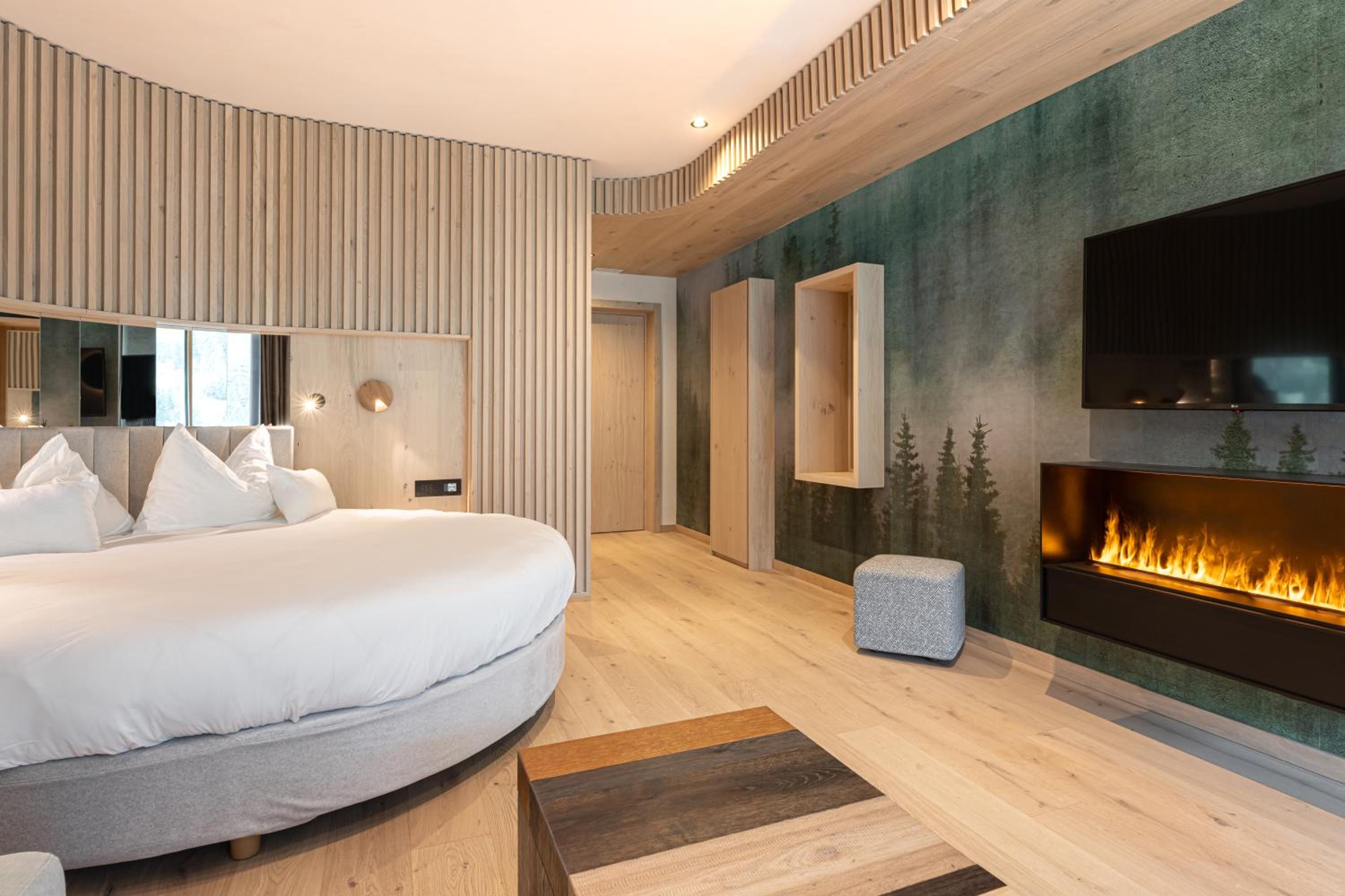 Suite with Hot Tub