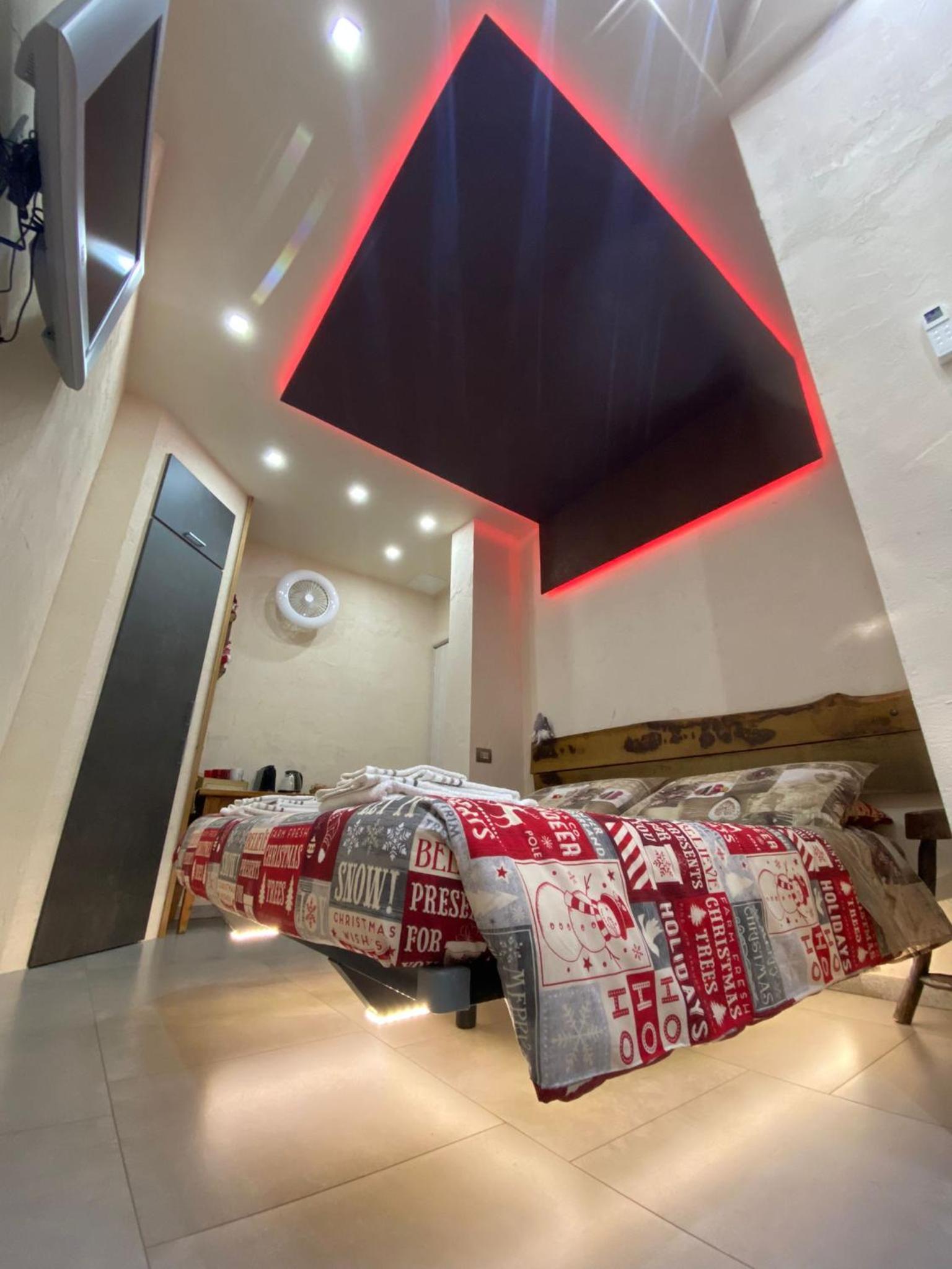 Double Room with Private Bathroom - Photo 3