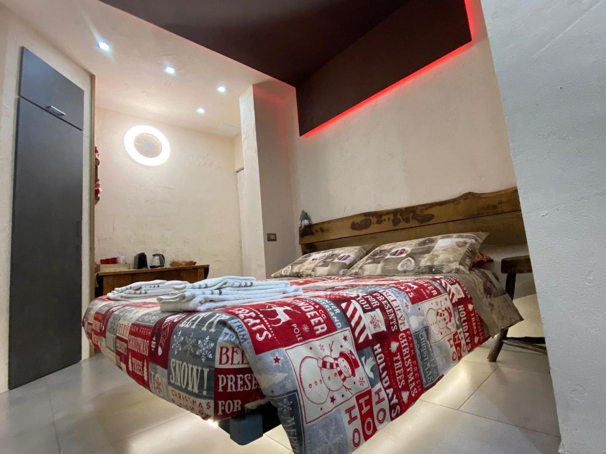 Double Room with Private Bathroom - Photo 1