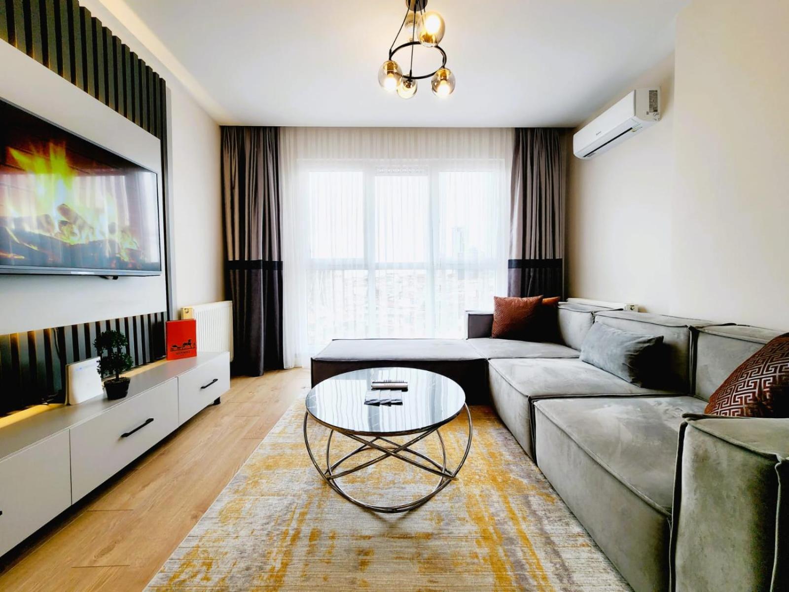 One-Bedroom Apartment photo 1