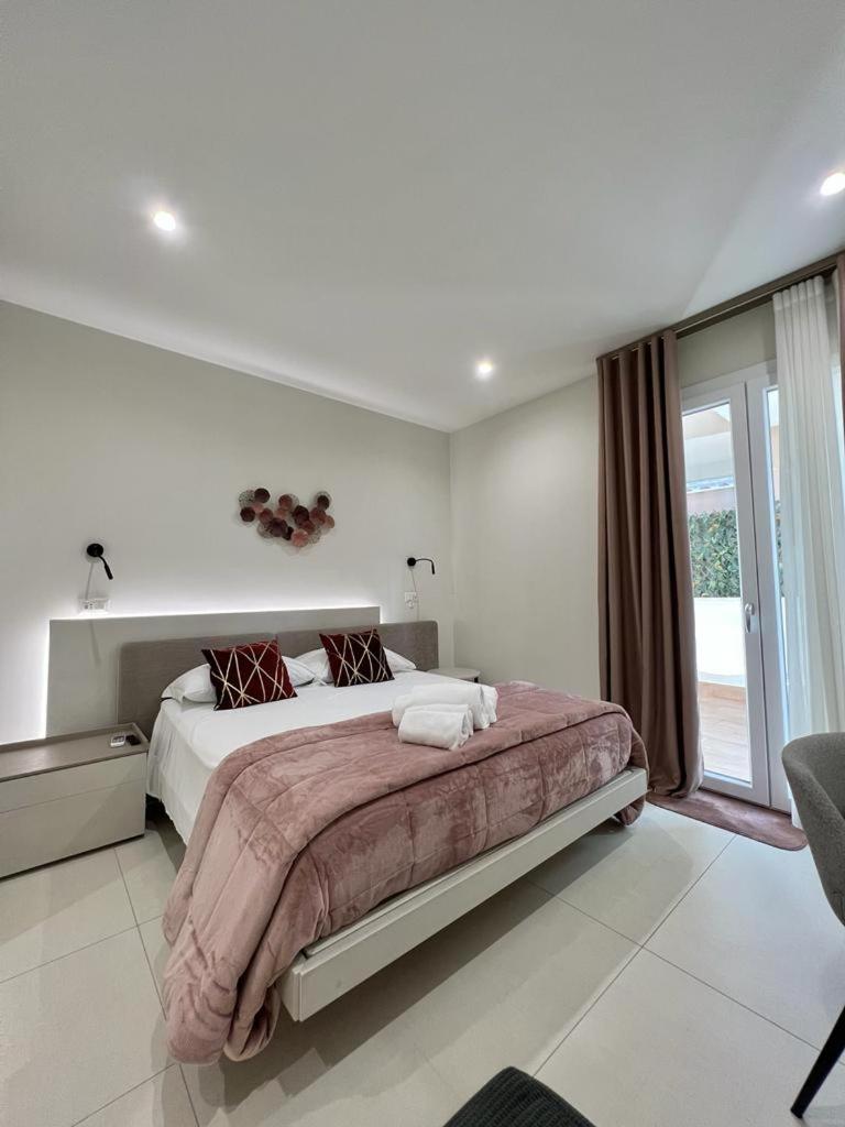 Deluxe Double Room with Balcony - Photo 1