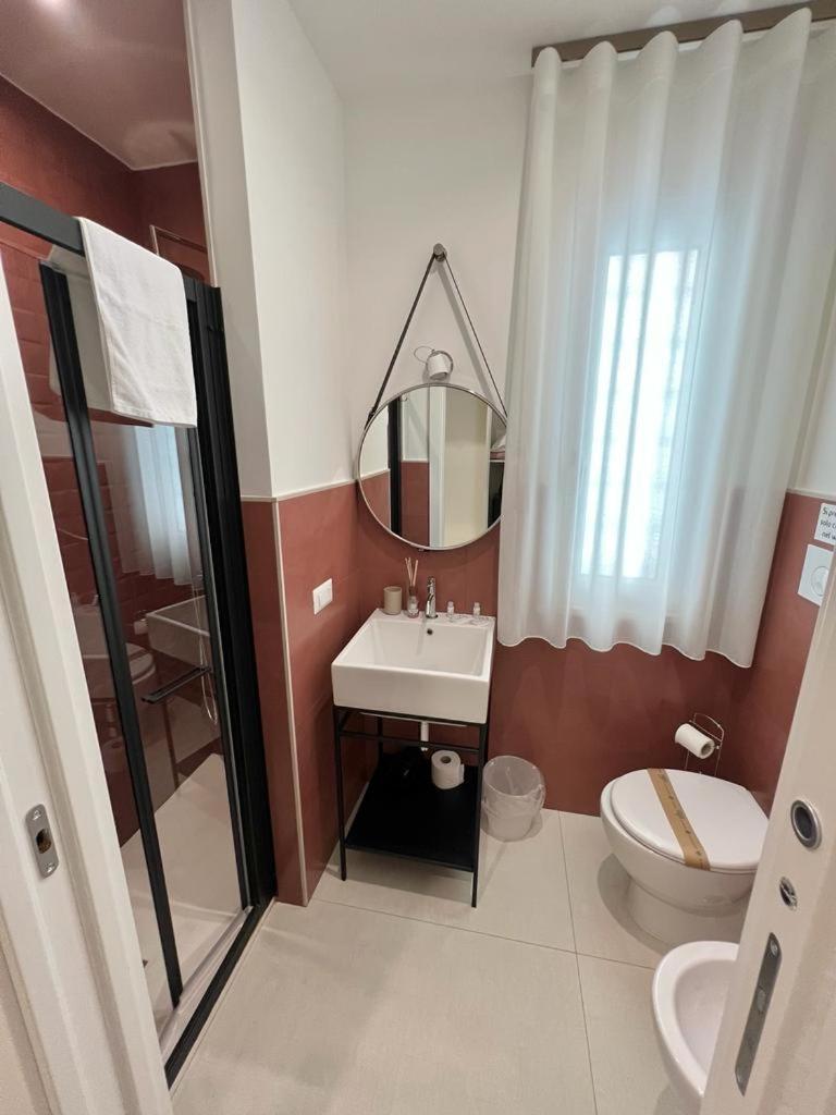Deluxe Double Room with Balcony - Photo 6