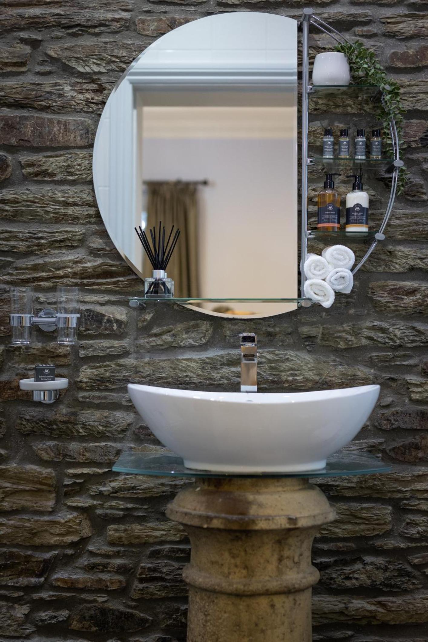 Luxury Superior King Room with Shower photo 3